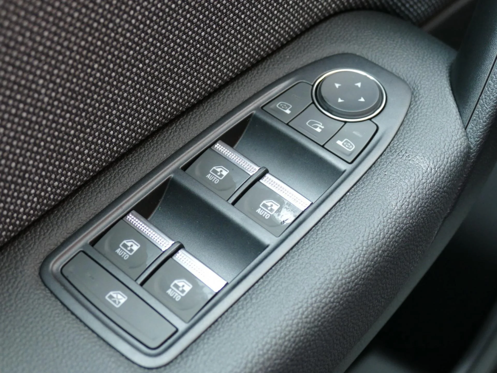 RENAULT CAPTUR - Miniature 18 sur 30 - Cliquer pour voir cette photo
