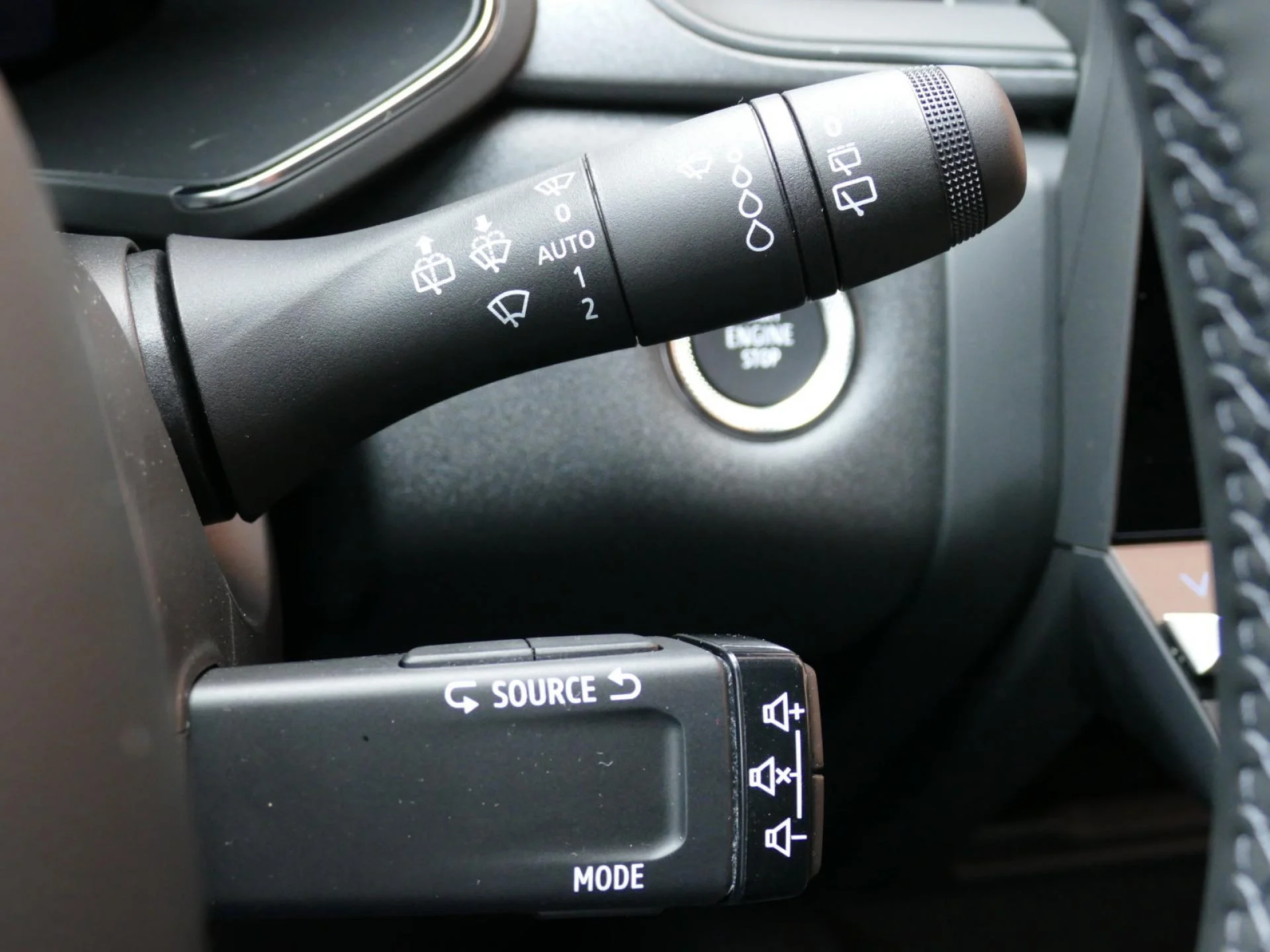 RENAULT CAPTUR - Miniature 21 sur 26 - Cliquer pour voir cette photo