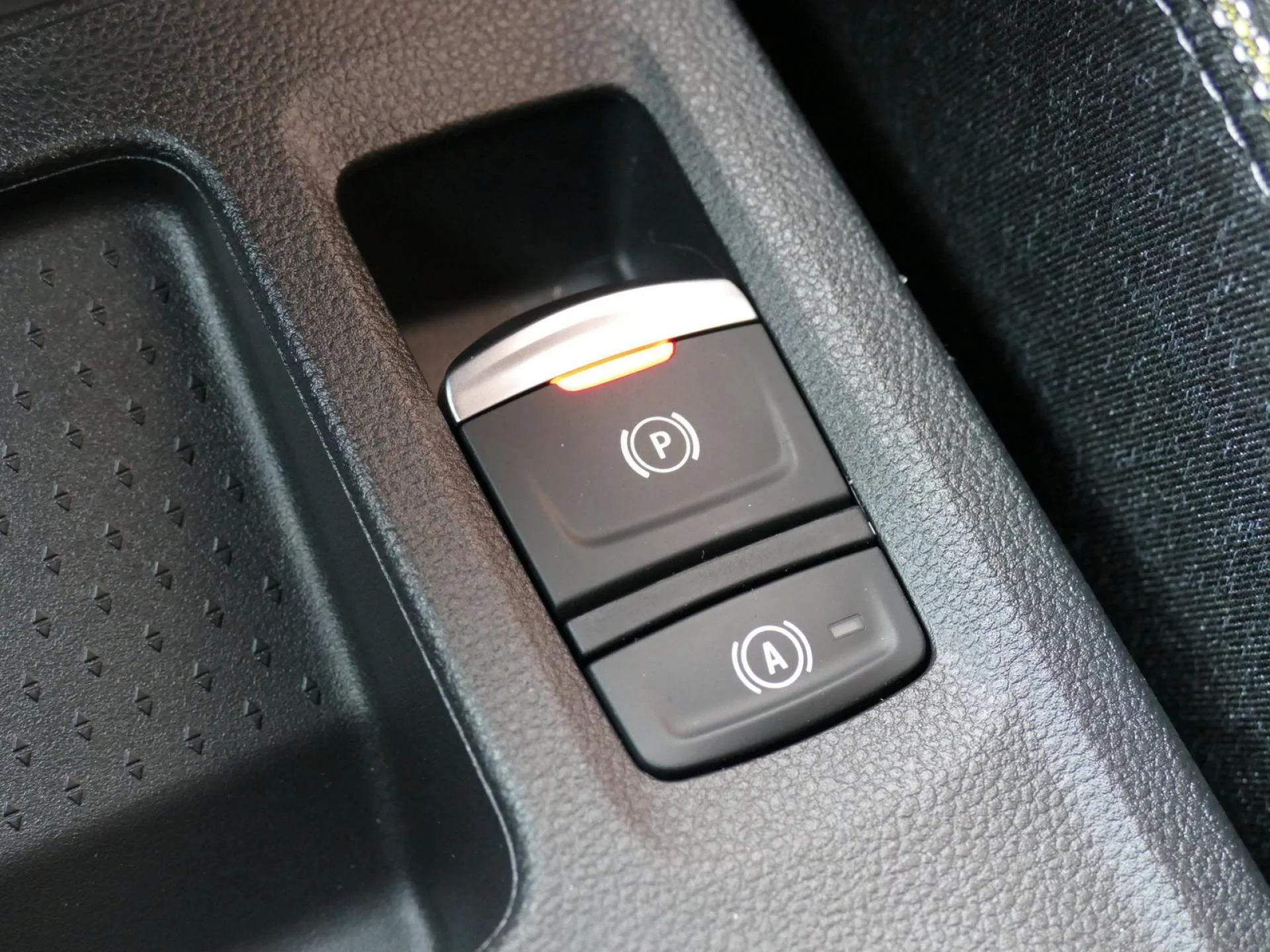 RENAULT CAPTUR - Miniature 24 sur 26 - Cliquer pour voir cette photo