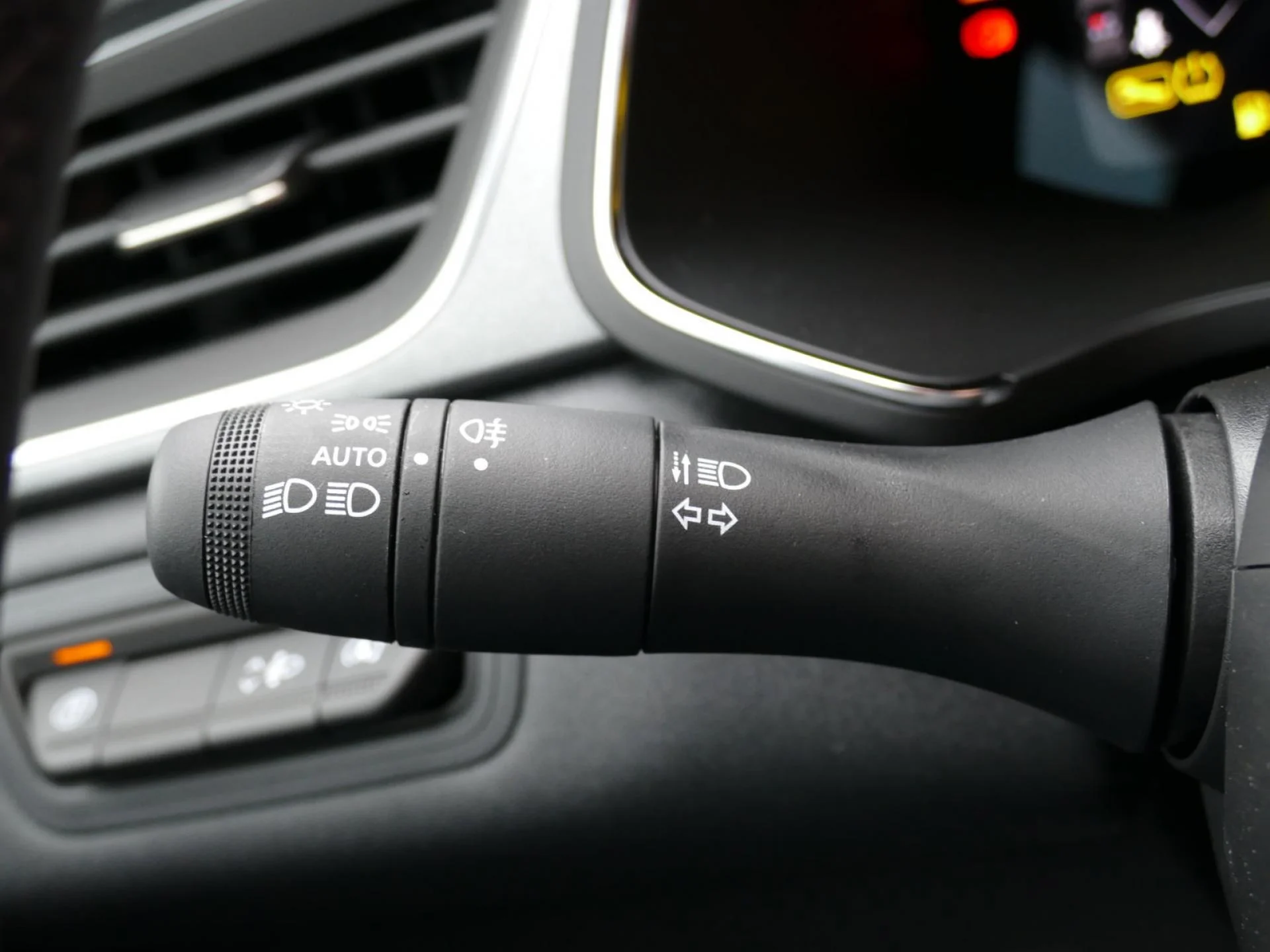RENAULT CAPTUR - Miniature 20 sur 26 - Cliquer pour voir cette photo