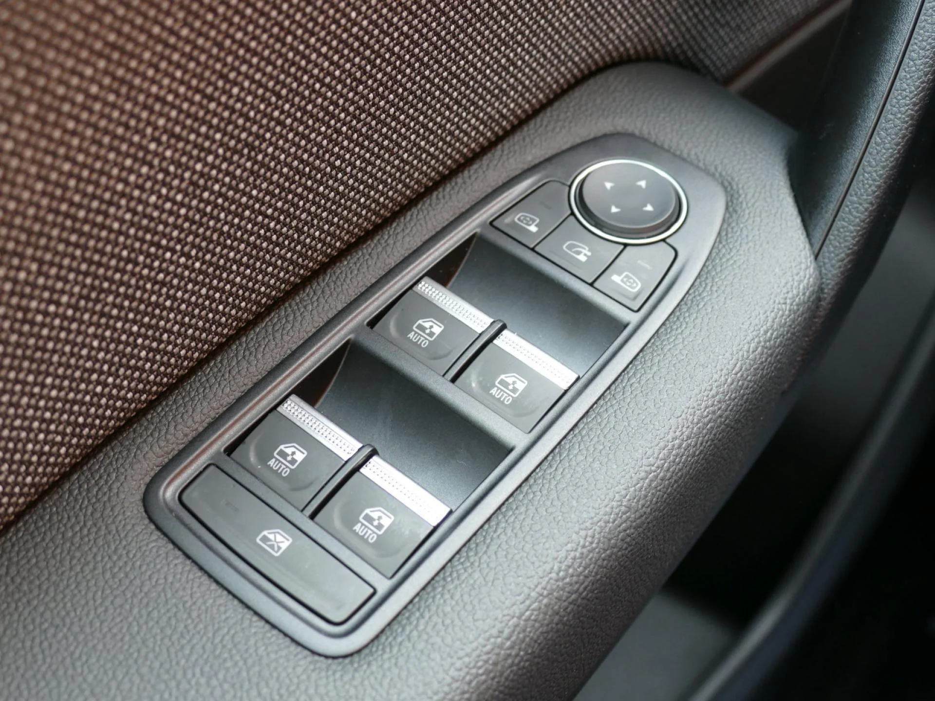 RENAULT CAPTUR - Miniature 25 sur 32 - Cliquer pour voir cette photo