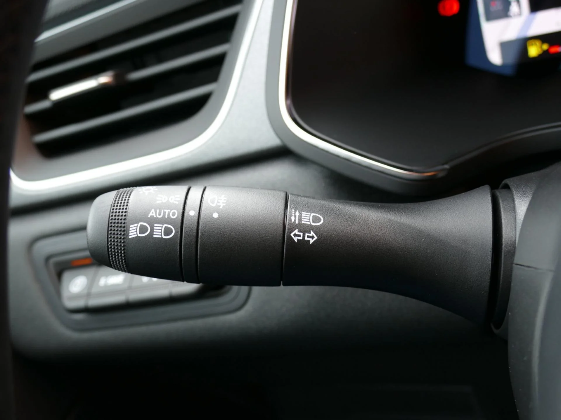 RENAULT CAPTUR - Miniature 26 sur 32 - Cliquer pour voir cette photo