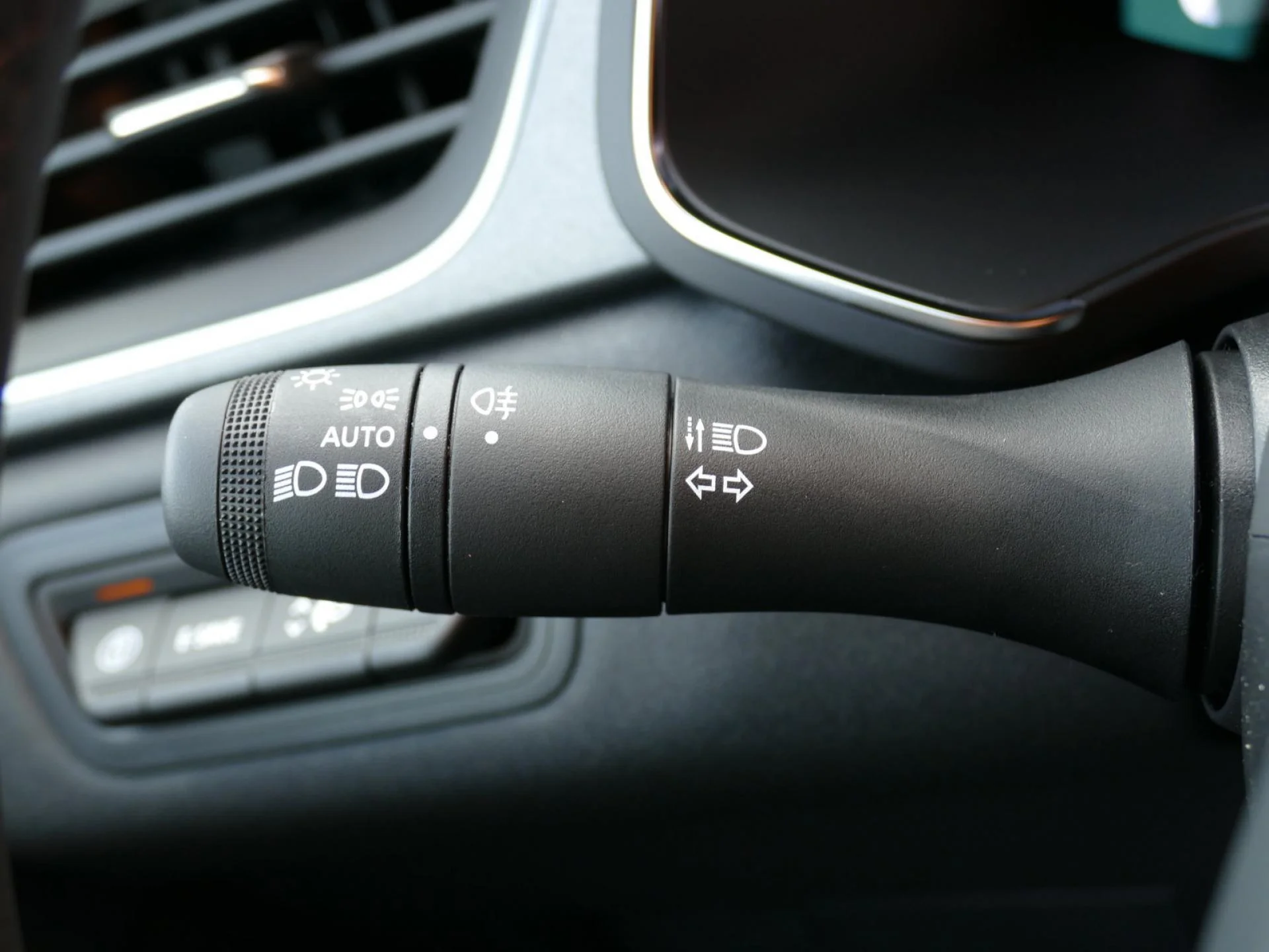 RENAULT CAPTUR - Miniature 25 sur 32 - Cliquer pour voir cette photo