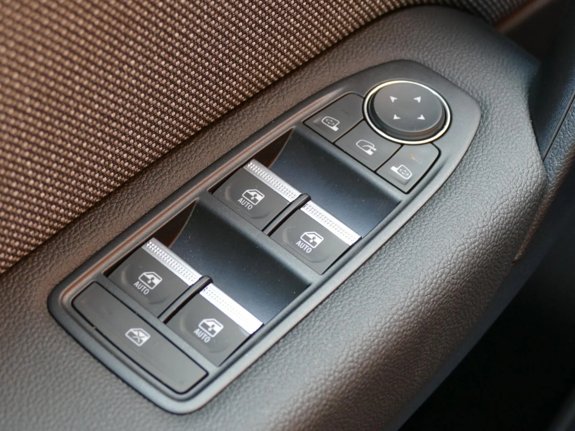 RENAULT CAPTUR - Miniature 24 sur 32 - Cliquer pour voir cette photo