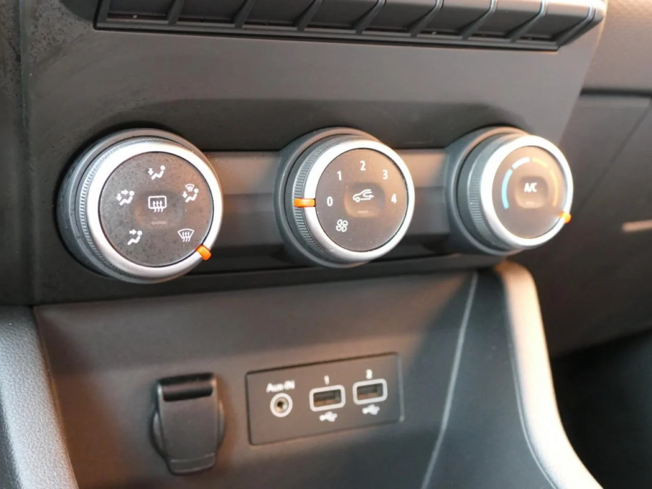 RENAULT CLIO - Miniature 13 sur 23 - Cliquer pour voir cette photo