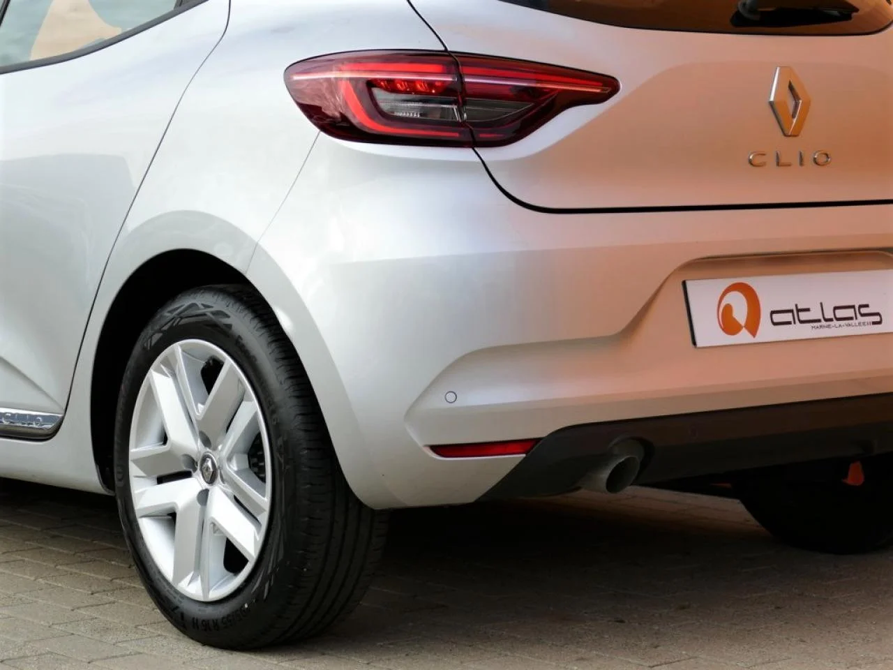RENAULT CLIO - Miniature 21 sur 23 - Cliquer pour voir cette photo