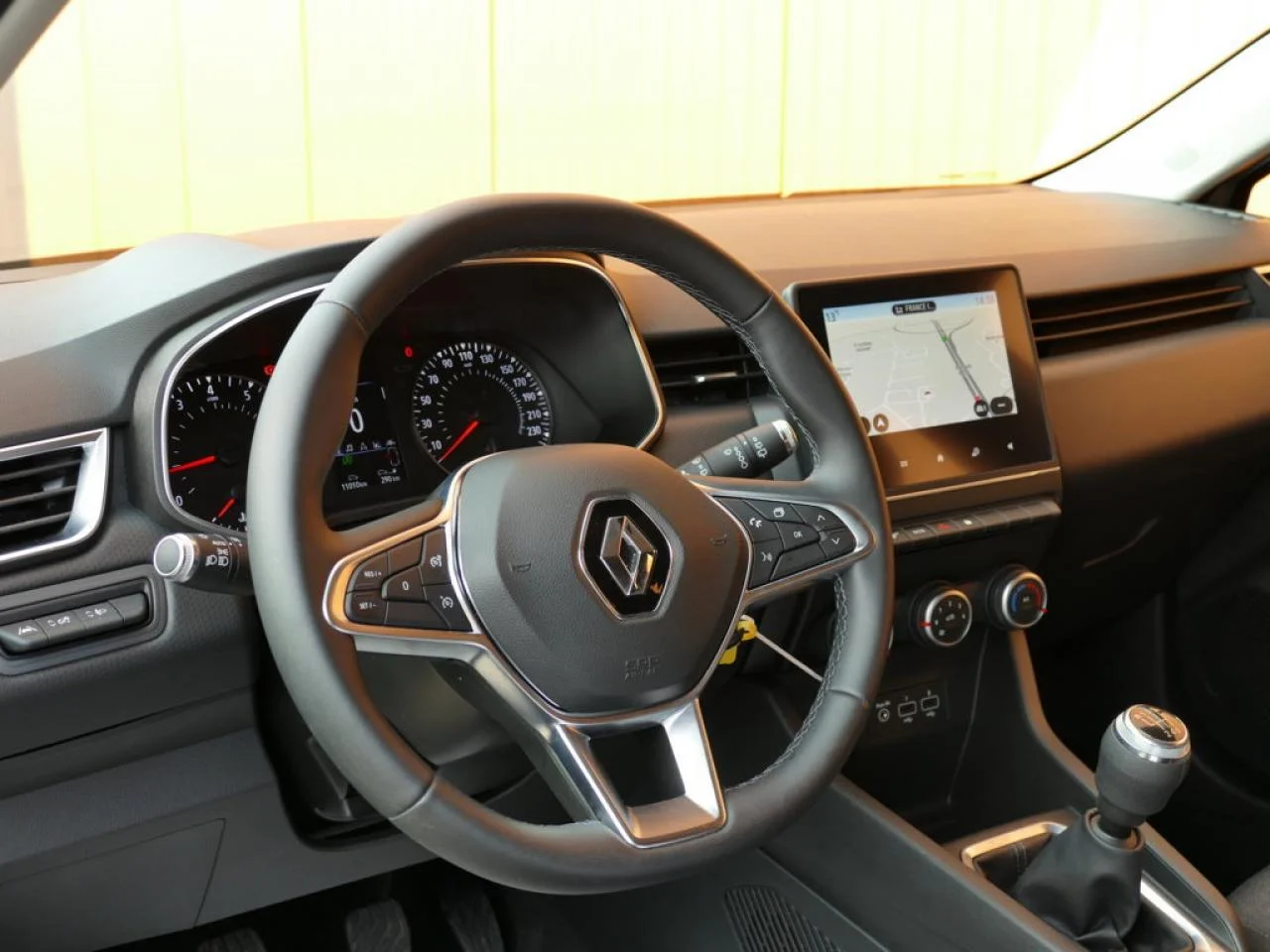 RENAULT CLIO - Miniature 16 sur 23 - Cliquer pour voir cette photo