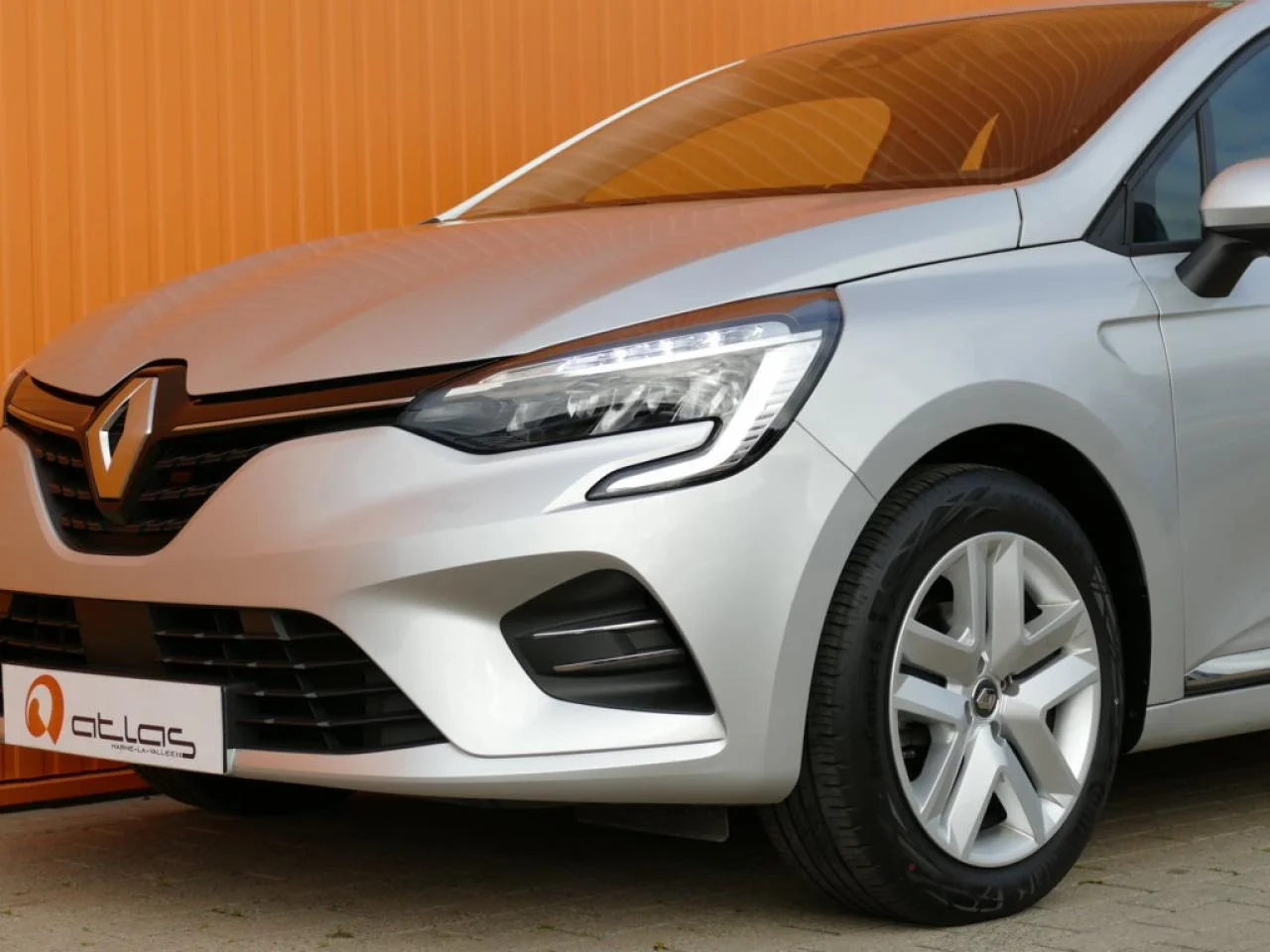 RENAULT CLIO - Miniature 22 sur 23 - Cliquer pour voir cette photo