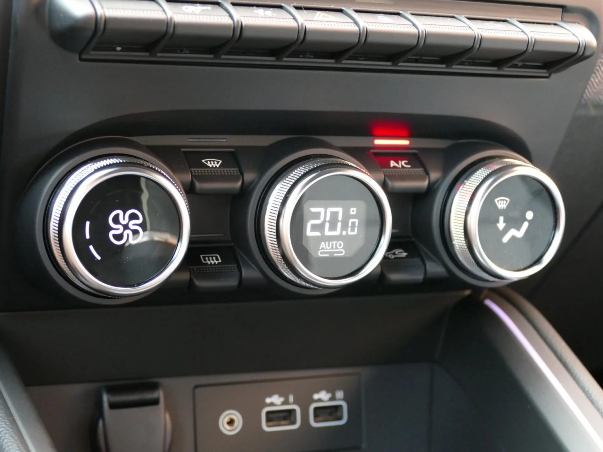 RENAULT CLIO - Miniature 14 sur 30 - Cliquer pour voir cette photo