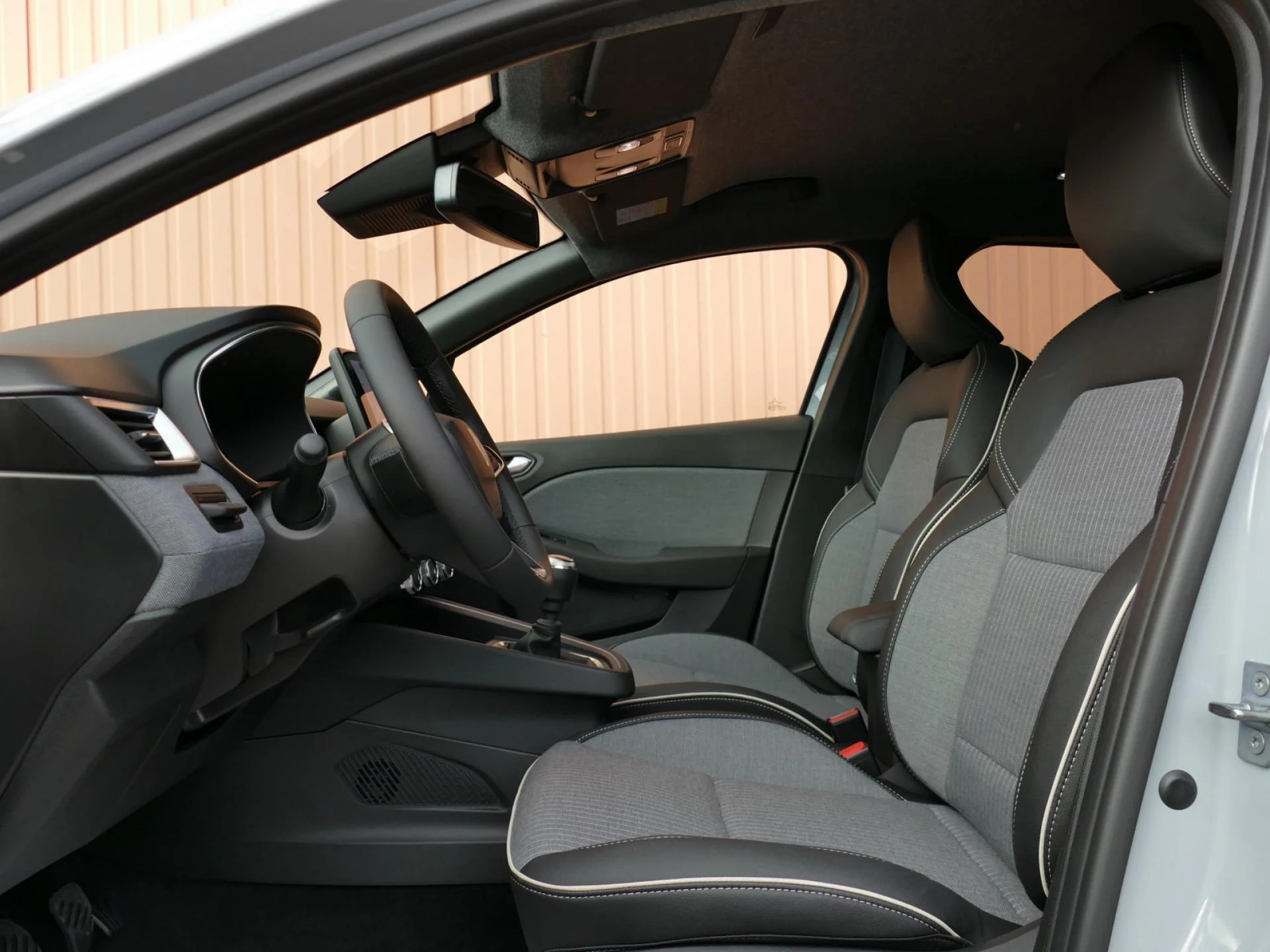 RENAULT CLIO - Miniature 6 sur 30 - Cliquer pour voir cette photo