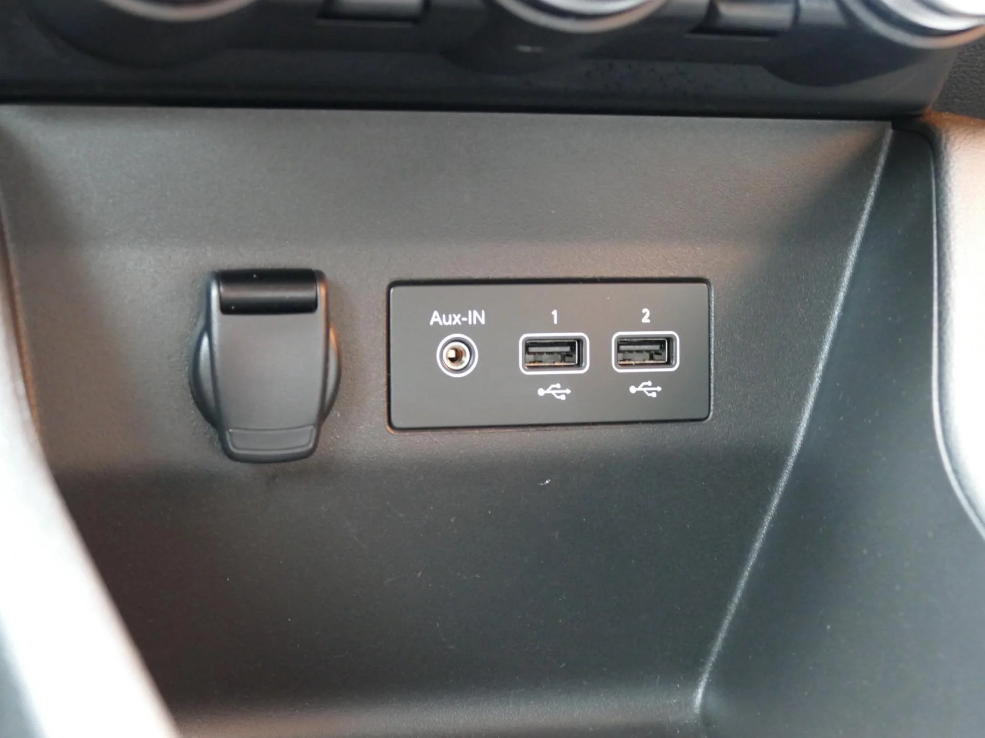 RENAULT CLIO - Miniature 20 sur 31 - Cliquer pour voir cette photo