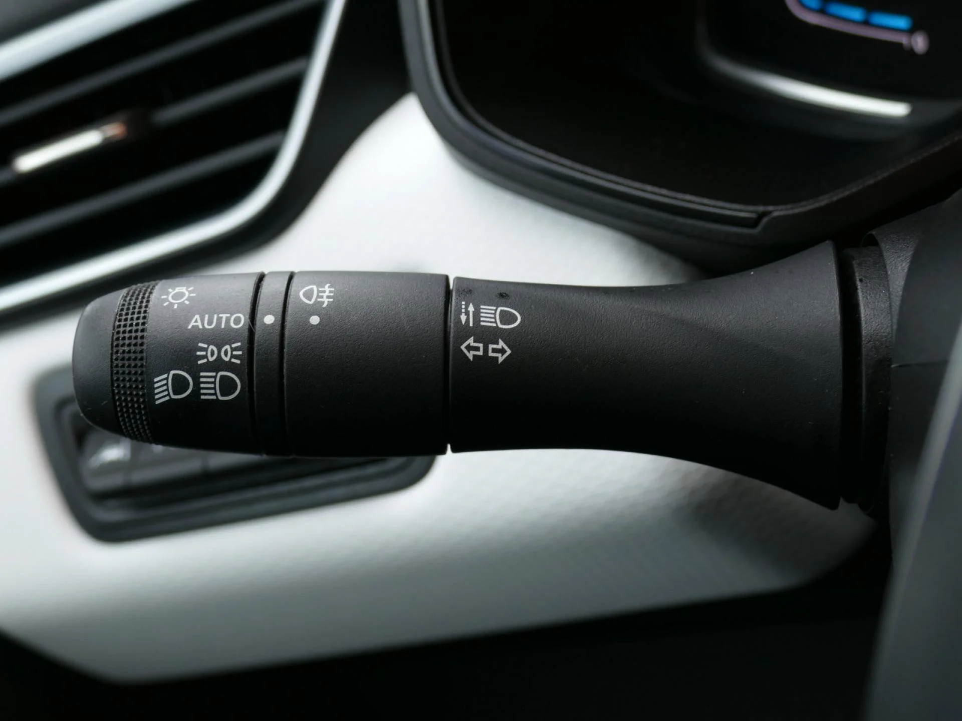 RENAULT CLIO - Miniature 24 sur 31 - Cliquer pour voir cette photo