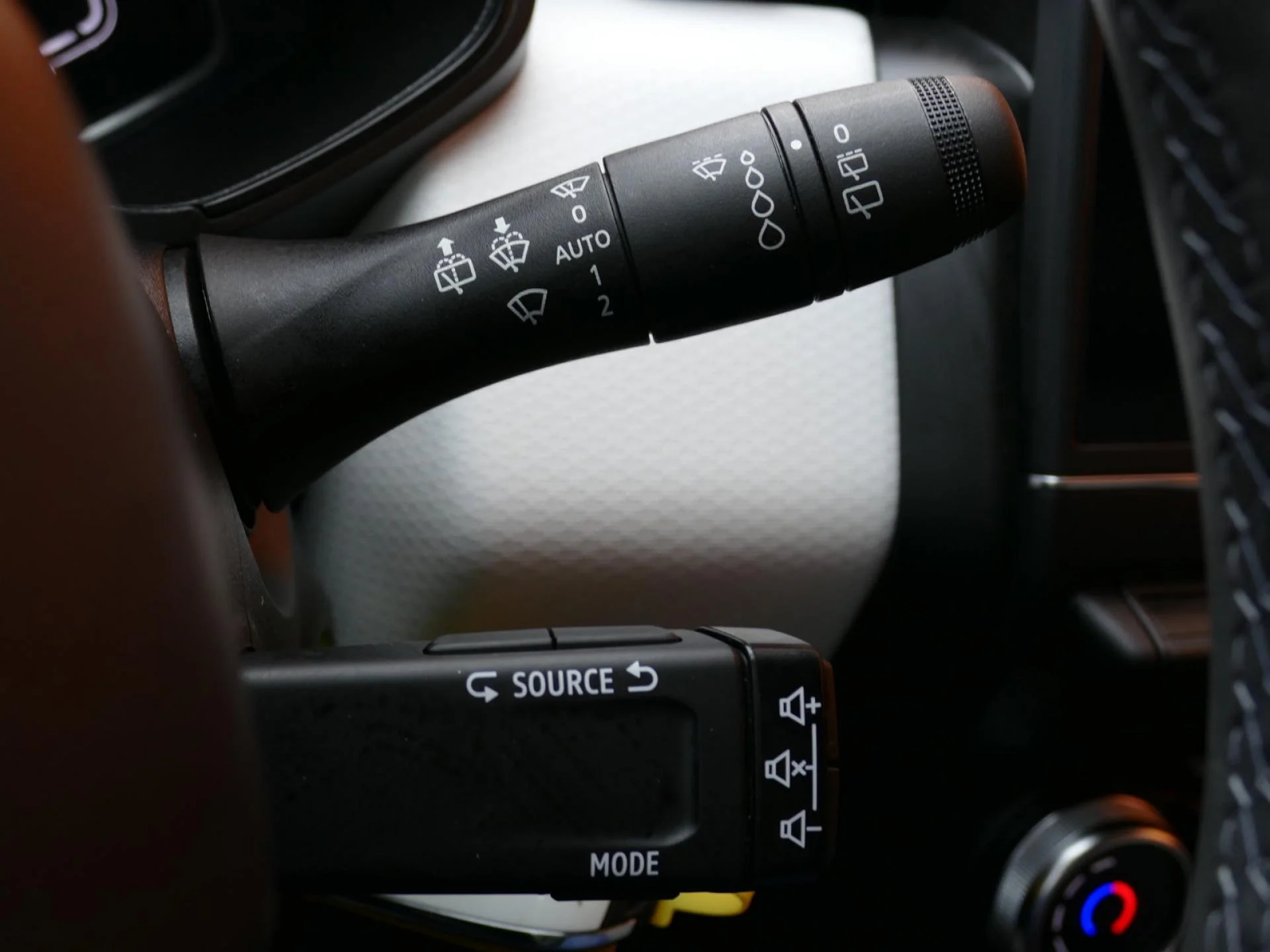 RENAULT CLIO - Miniature 25 sur 31 - Cliquer pour voir cette photo