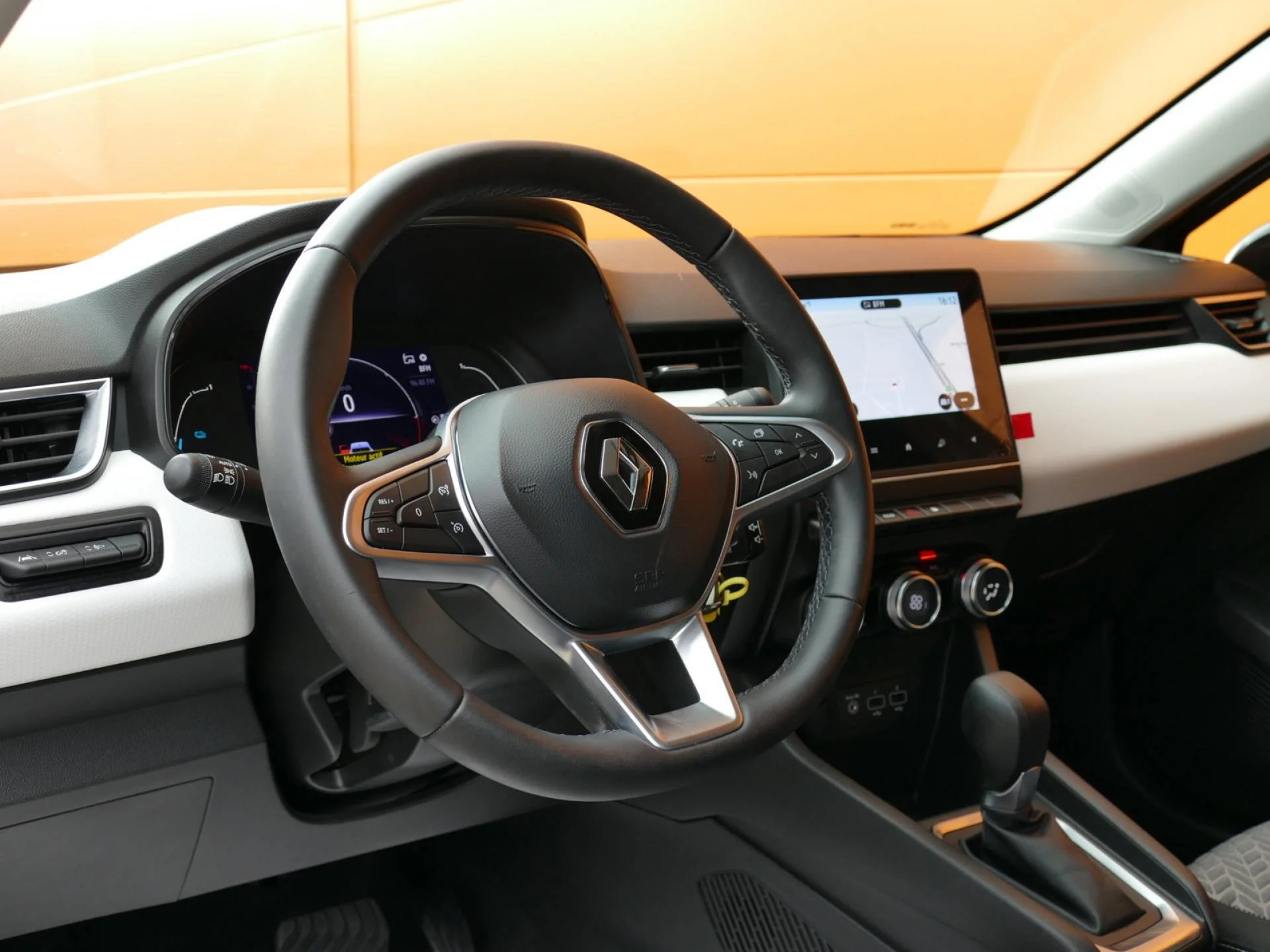 RENAULT CLIO - Miniature 14 sur 31 - Cliquer pour voir cette photo