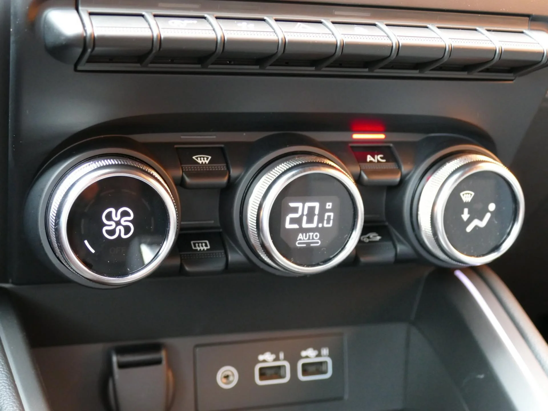 RENAULT CLIO - Miniature 15 sur 34 - Cliquer pour voir cette photo