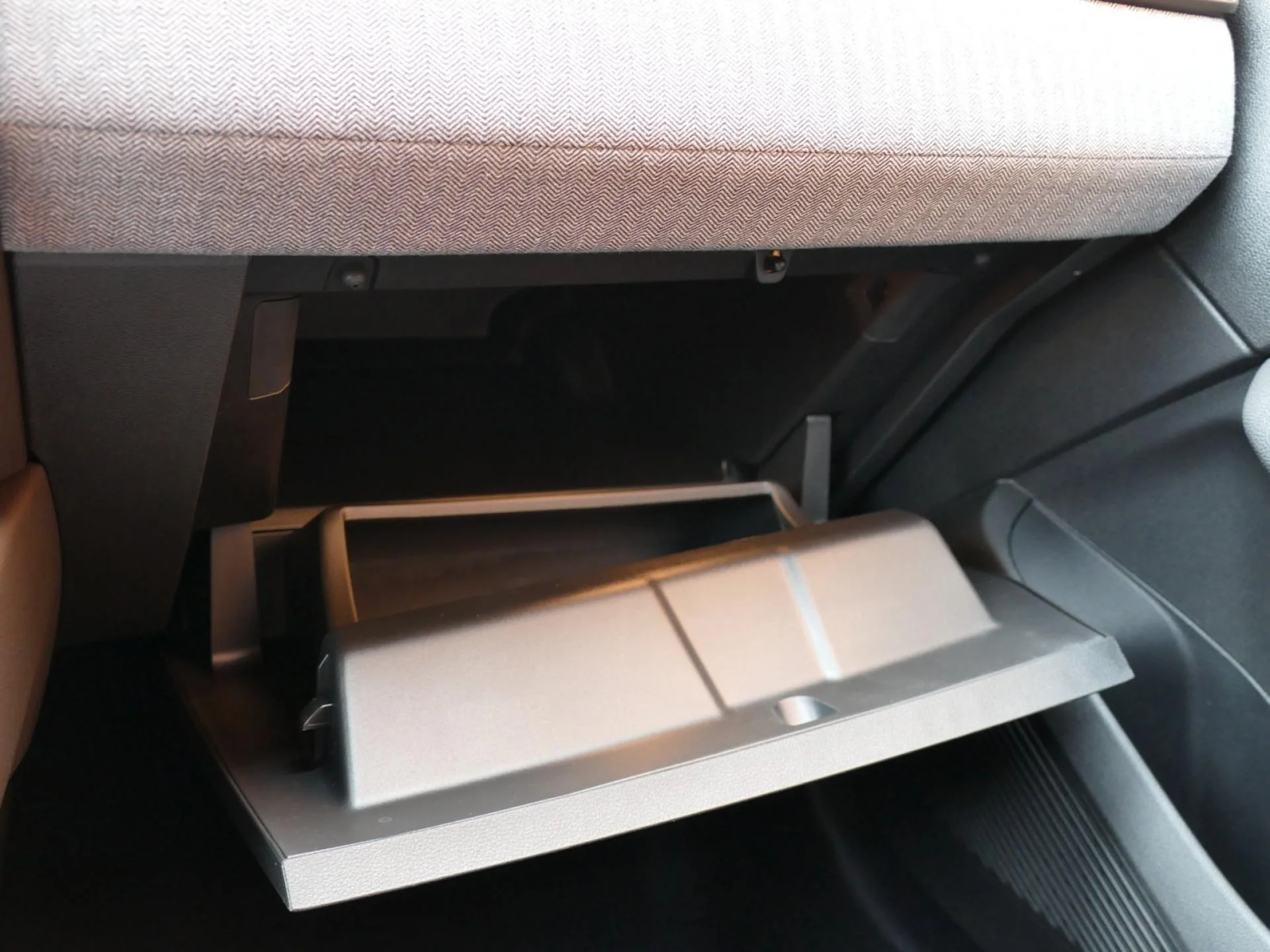 RENAULT CLIO - Miniature 24 sur 34 - Cliquer pour voir cette photo