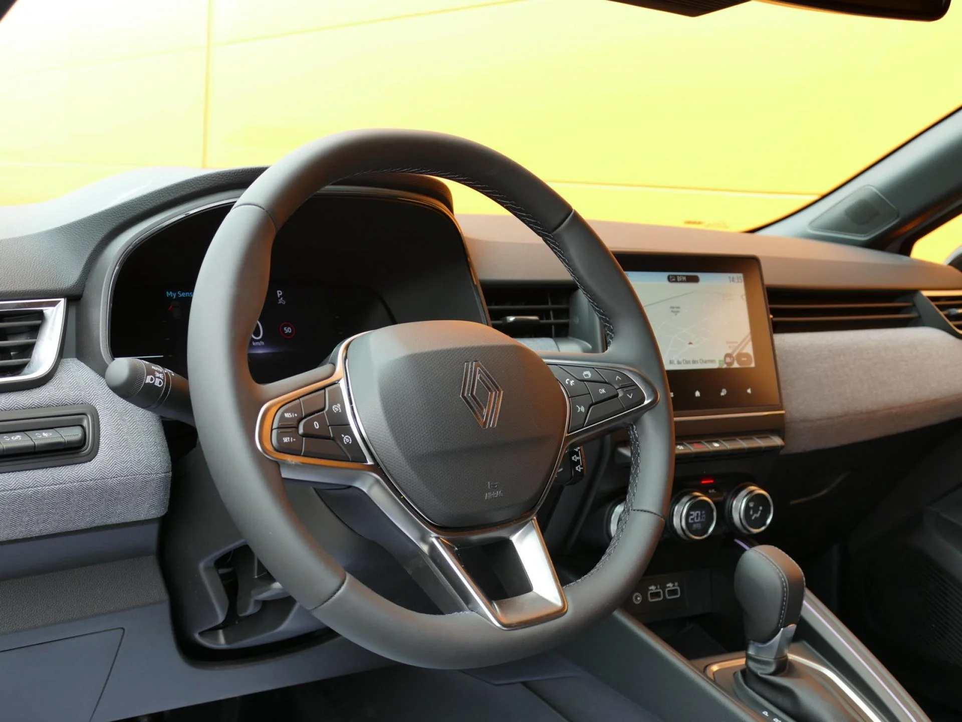 RENAULT CLIO - Miniature 16 sur 34 - Cliquer pour voir cette photo