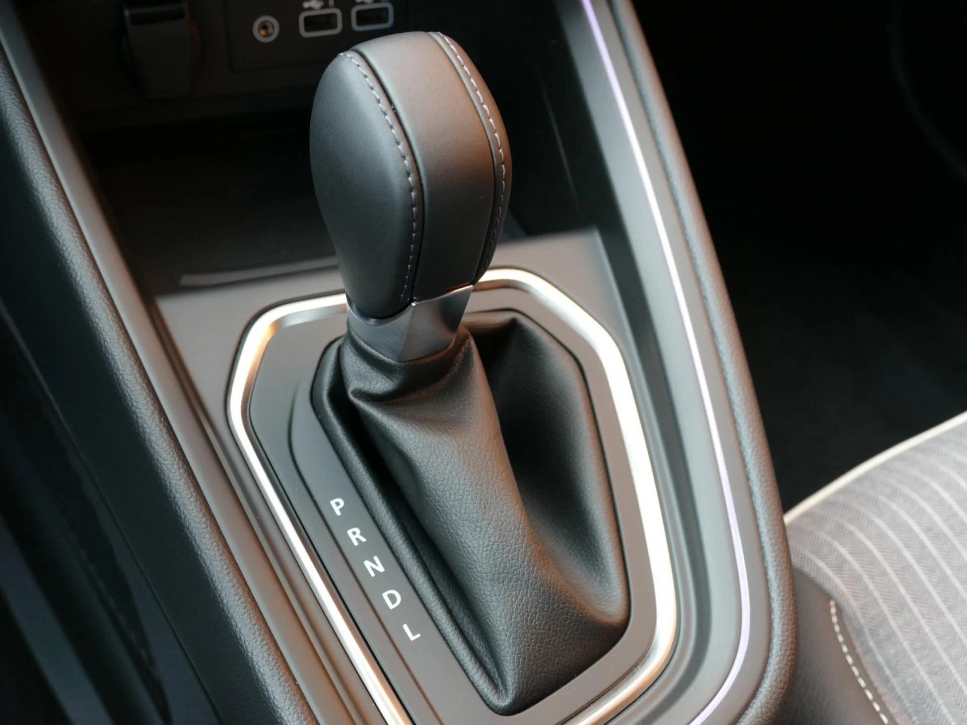 RENAULT CLIO - Miniature 22 sur 34 - Cliquer pour voir cette photo