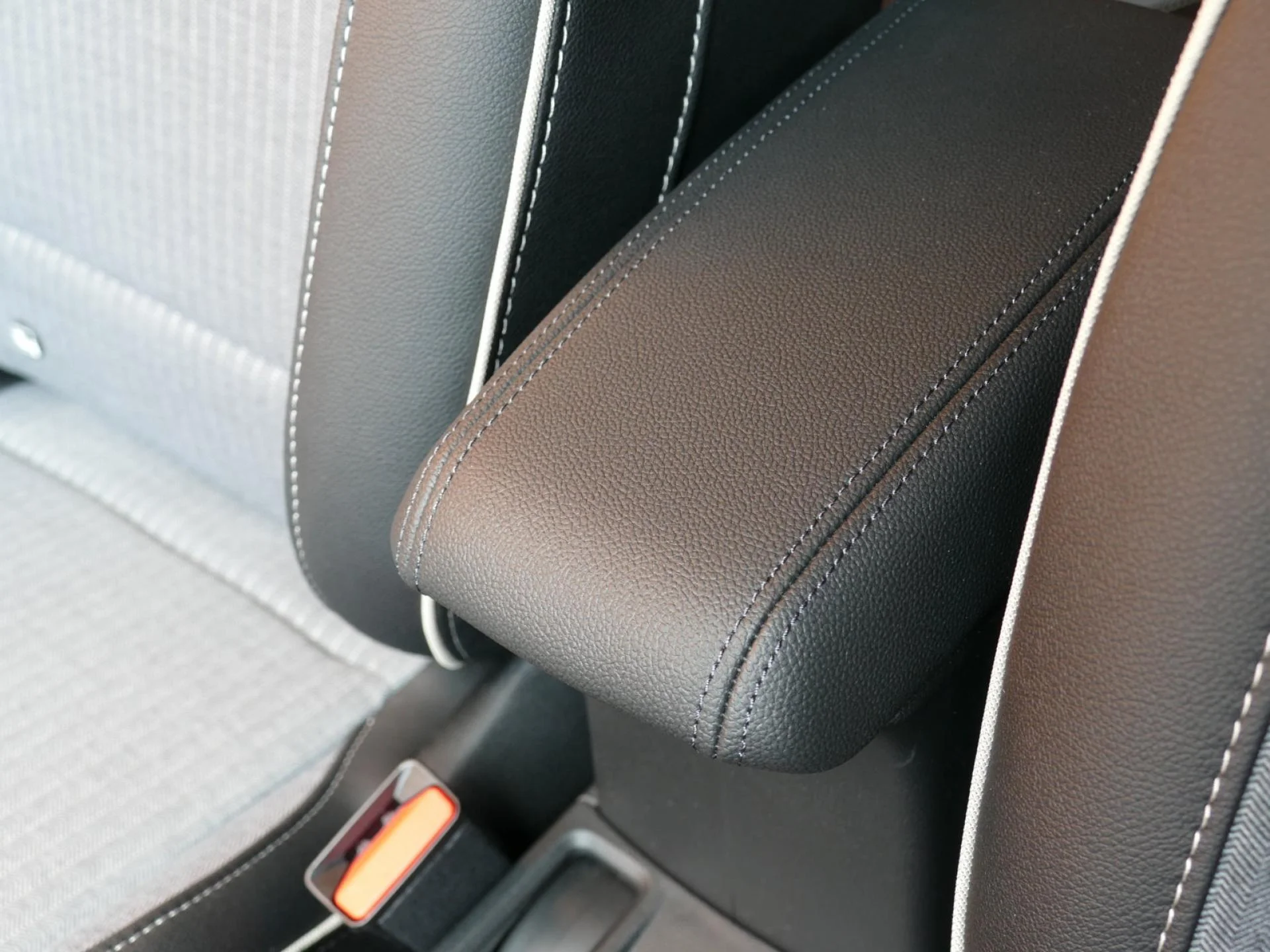 RENAULT CLIO - Miniature 23 sur 32 - Cliquer pour voir cette photo
