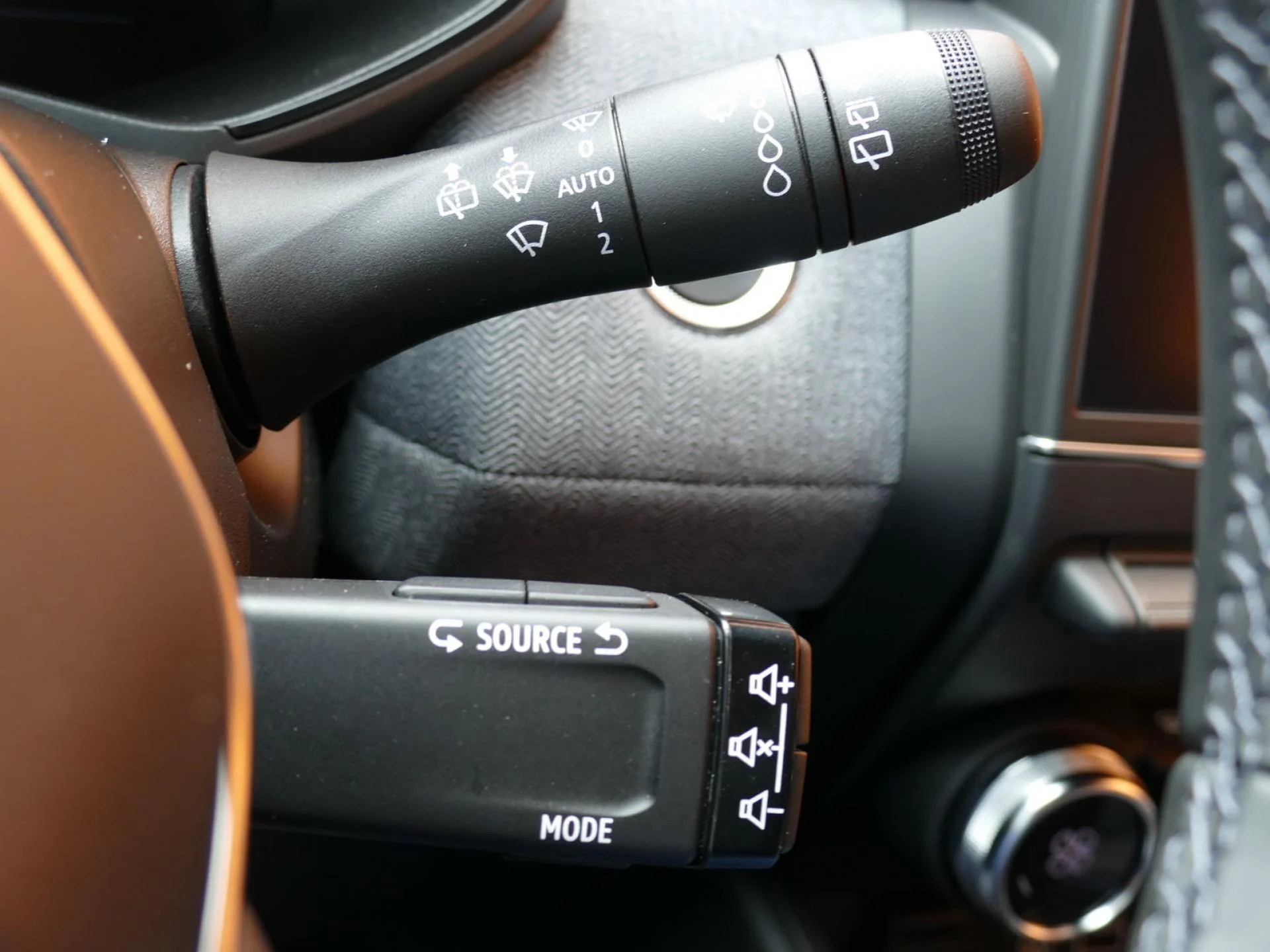 RENAULT CLIO - Miniature 27 sur 32 - Cliquer pour voir cette photo
