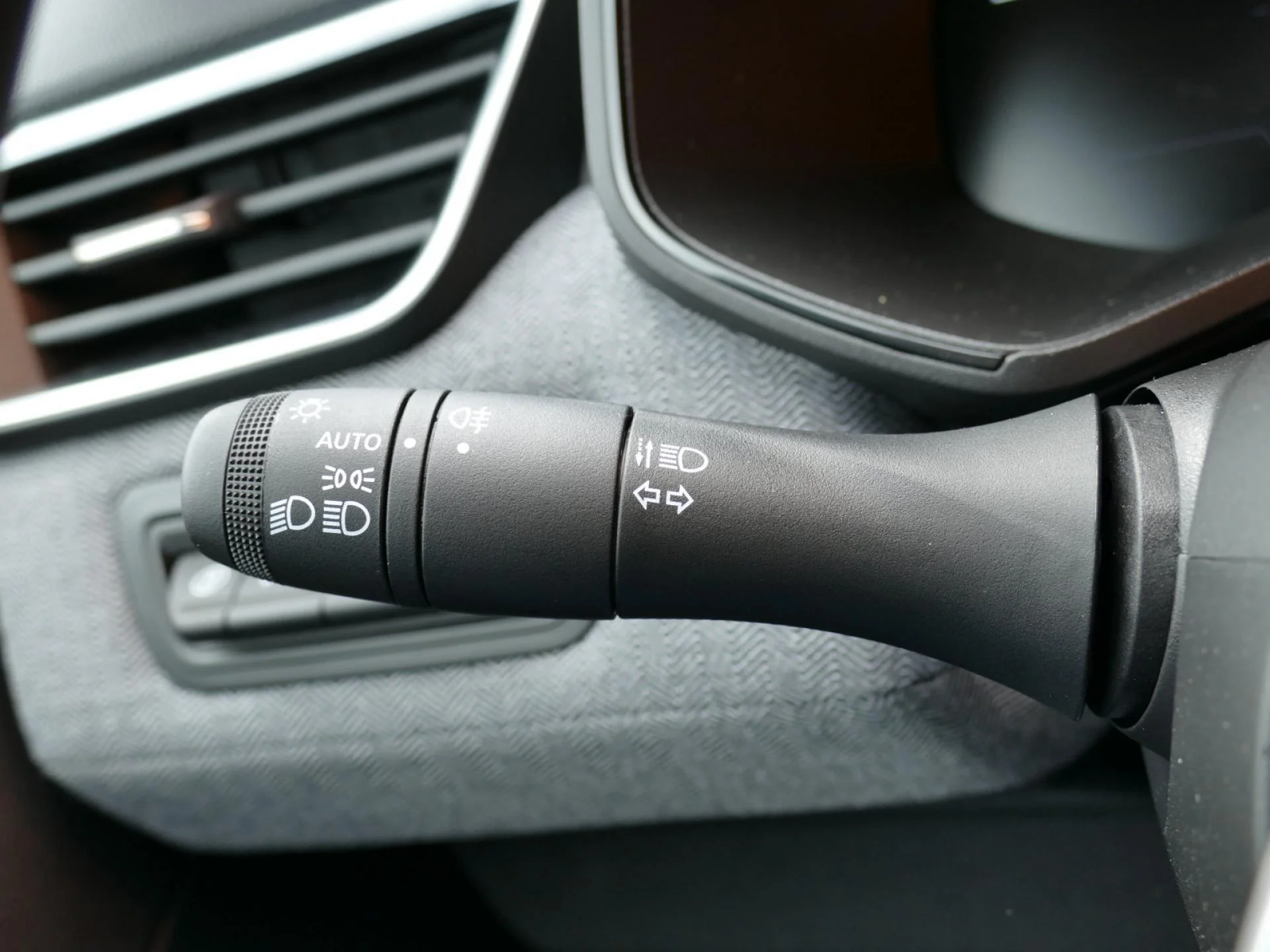 RENAULT CLIO - Miniature 26 sur 32 - Cliquer pour voir cette photo