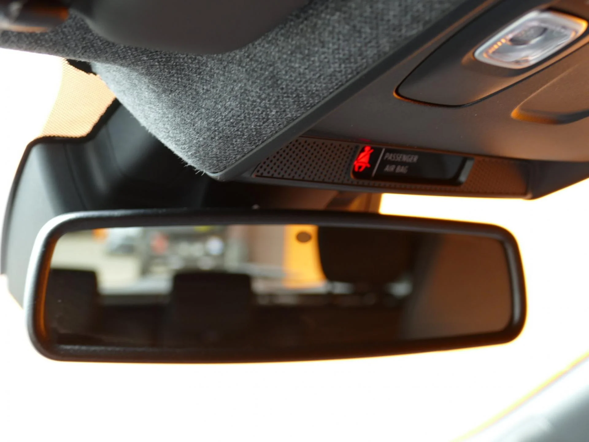 RENAULT CLIO - Miniature 22 sur 32 - Cliquer pour voir cette photo