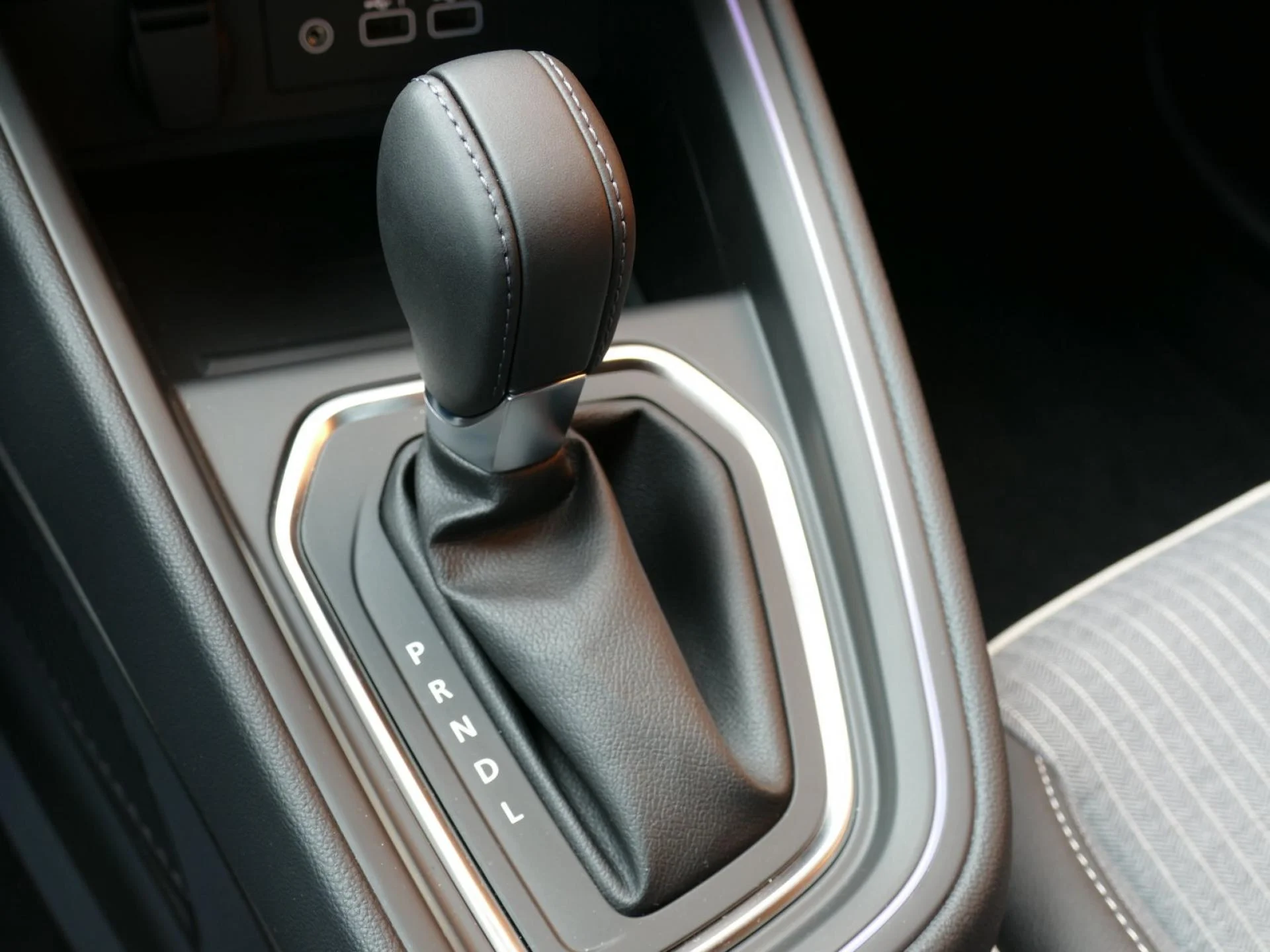 RENAULT CLIO - Miniature 20 sur 32 - Cliquer pour voir cette photo