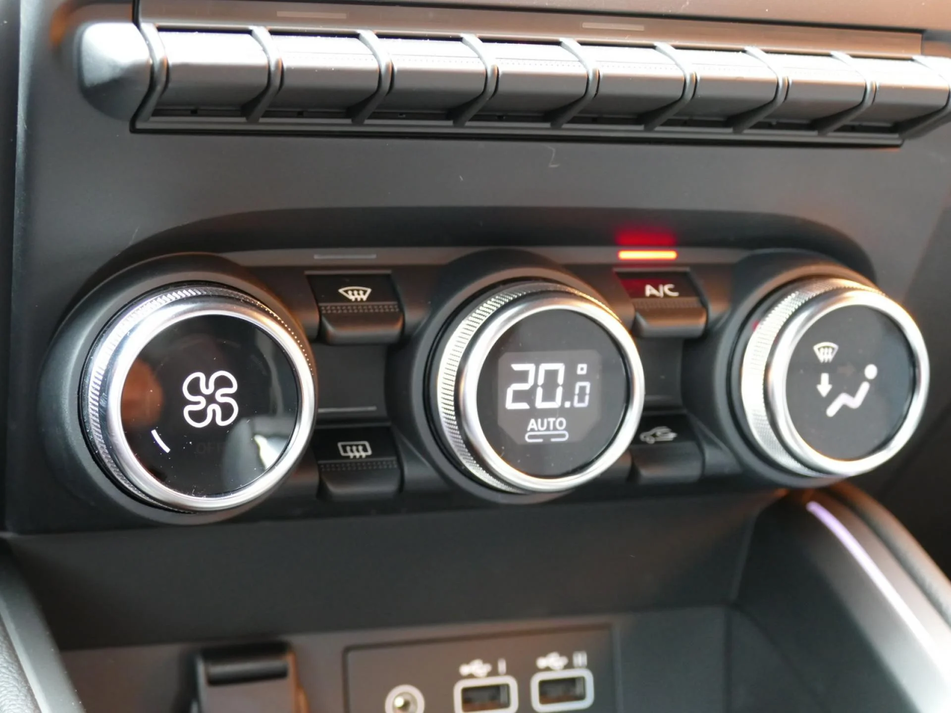 RENAULT CLIO - Miniature 14 sur 32 - Cliquer pour voir cette photo