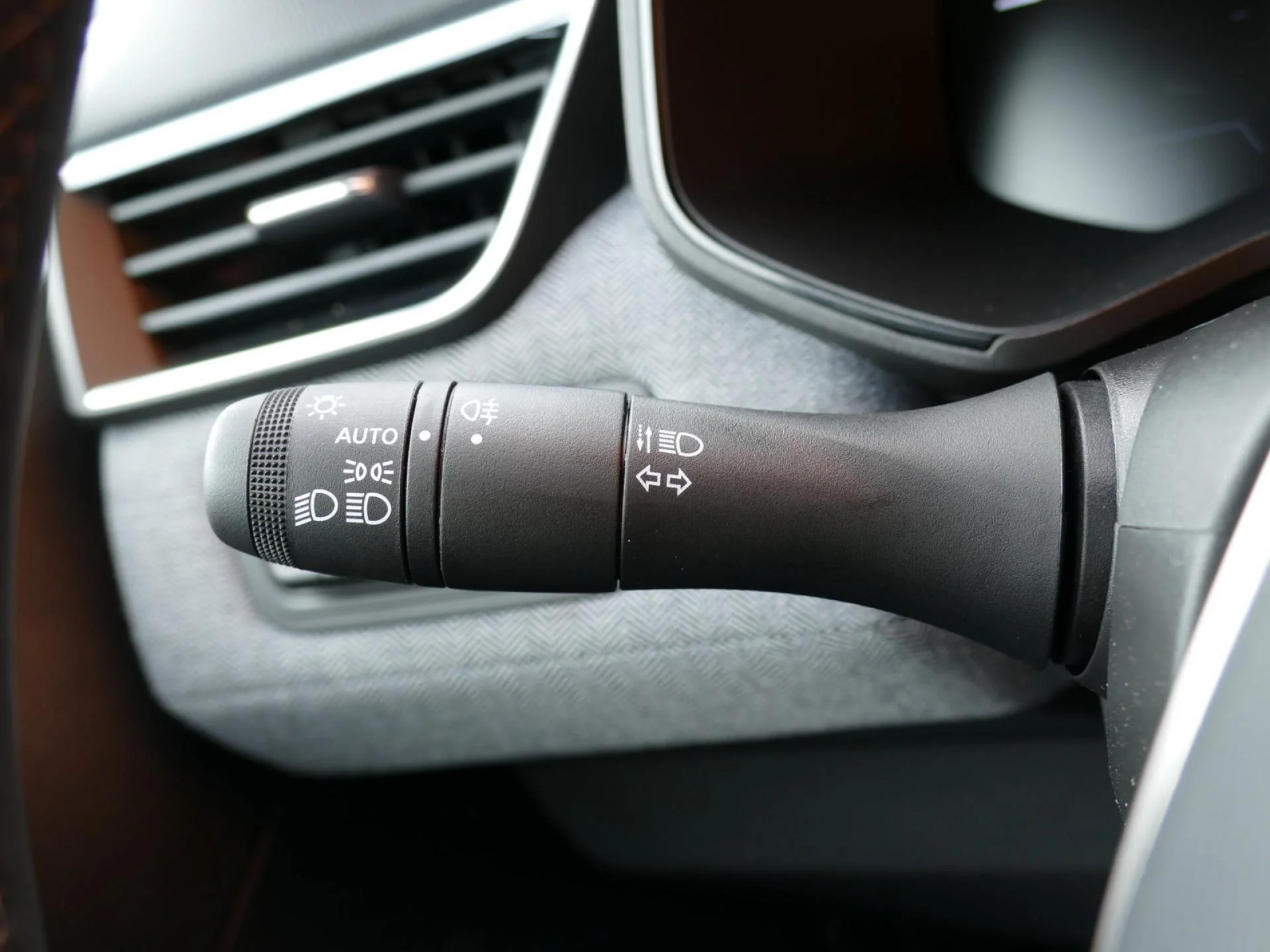 RENAULT CLIO - Miniature 27 sur 34 - Cliquer pour voir cette photo