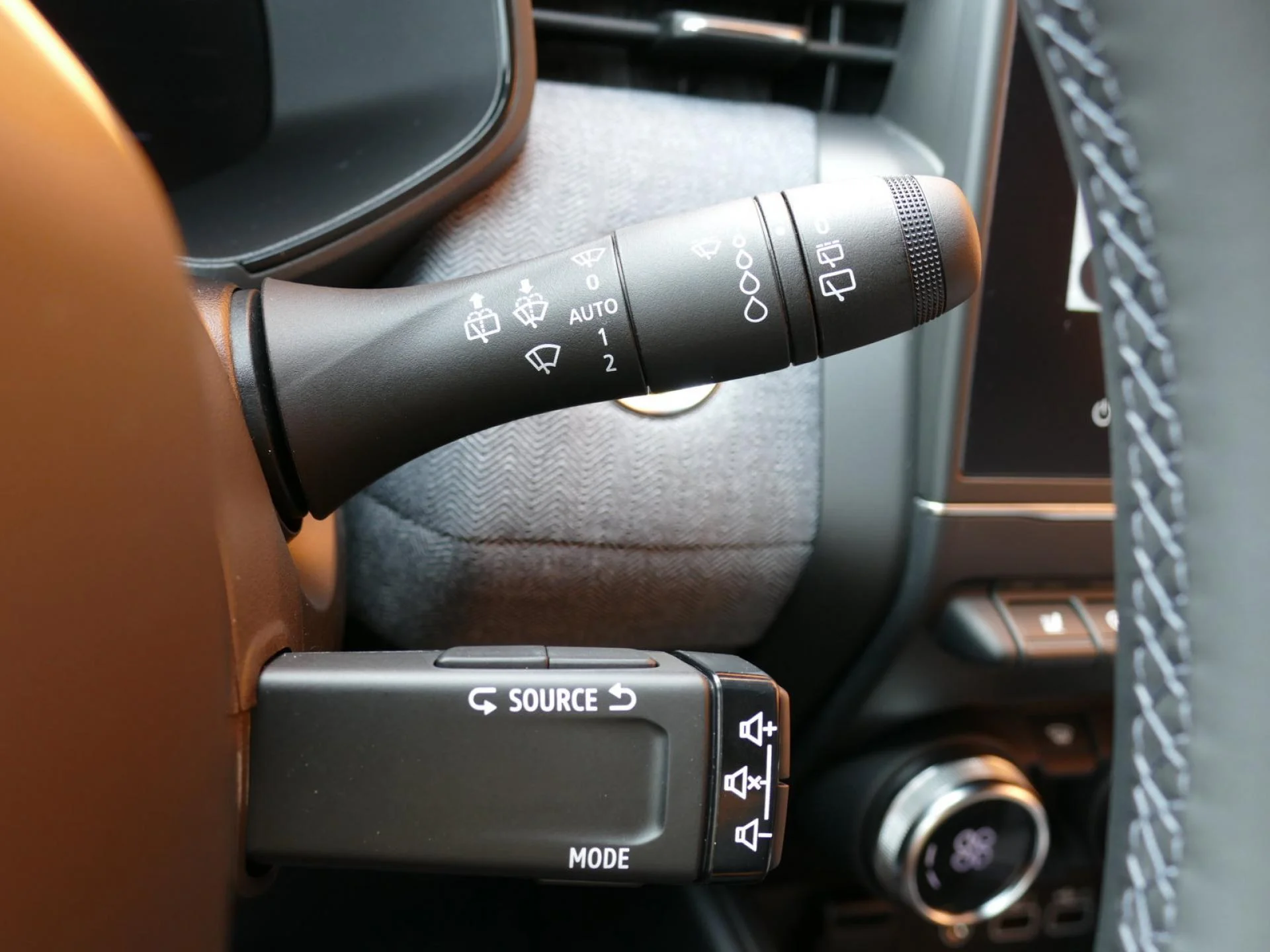RENAULT CLIO - Miniature 28 sur 34 - Cliquer pour voir cette photo