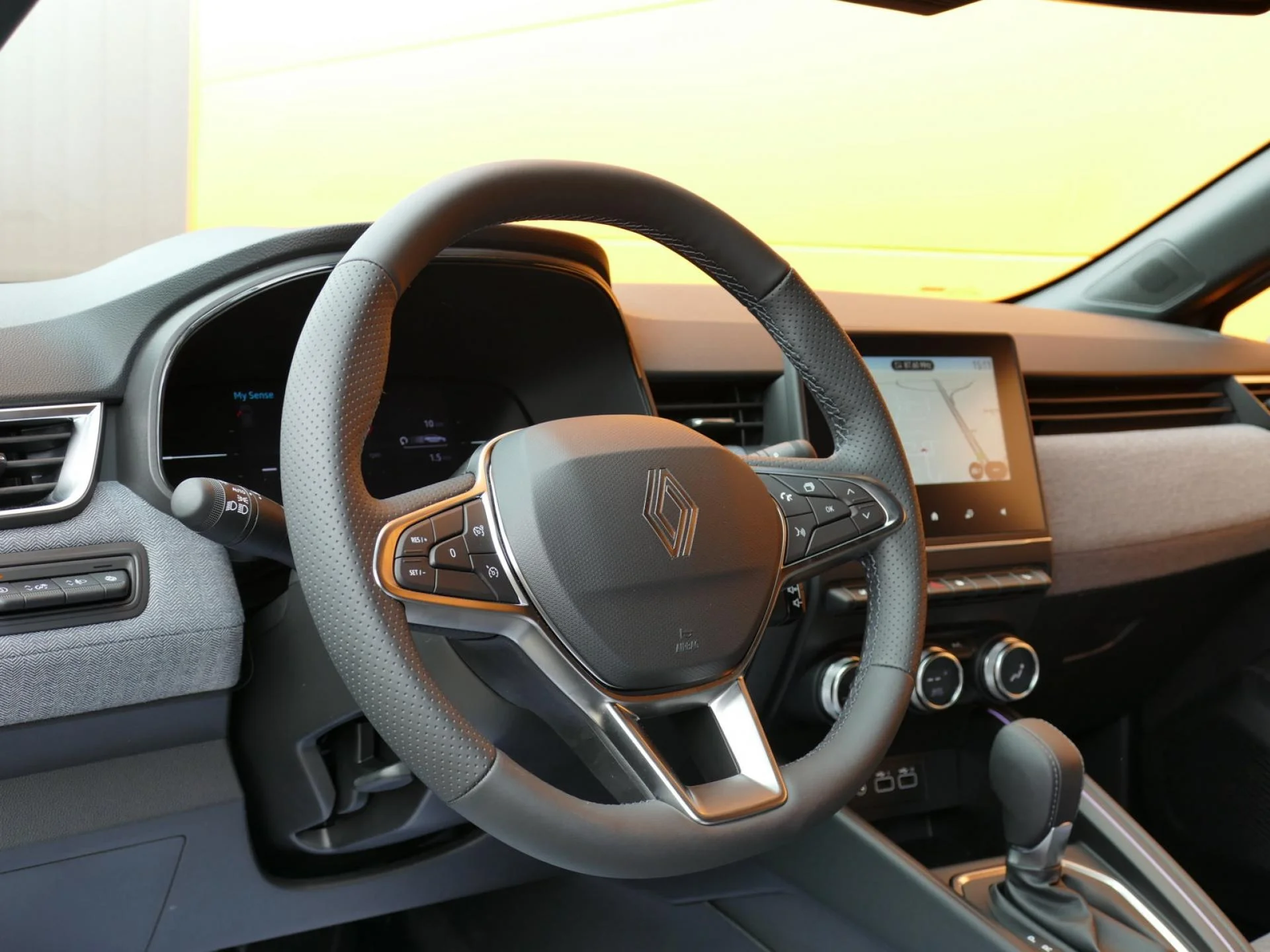 RENAULT CLIO - Miniature 16 sur 34 - Cliquer pour voir cette photo