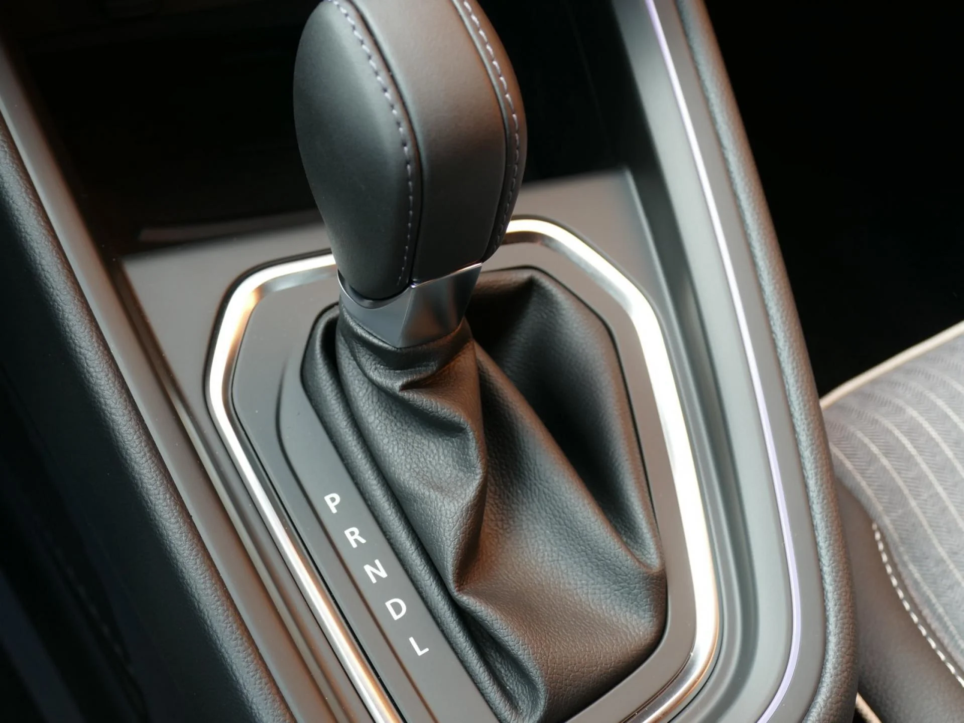 RENAULT CLIO - Miniature 22 sur 34 - Cliquer pour voir cette photo