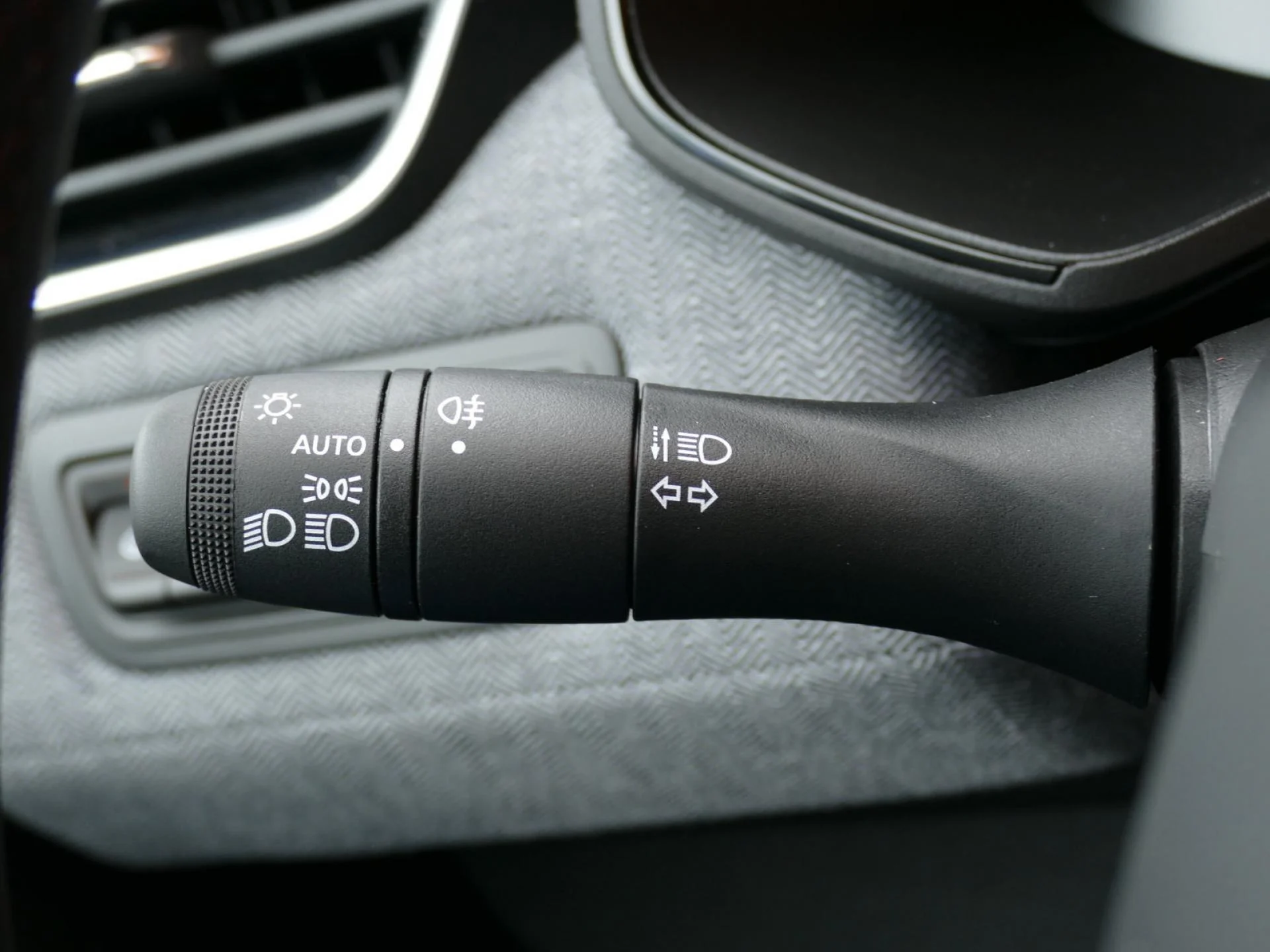 RENAULT CLIO - Miniature 29 sur 36 - Cliquer pour voir cette photo