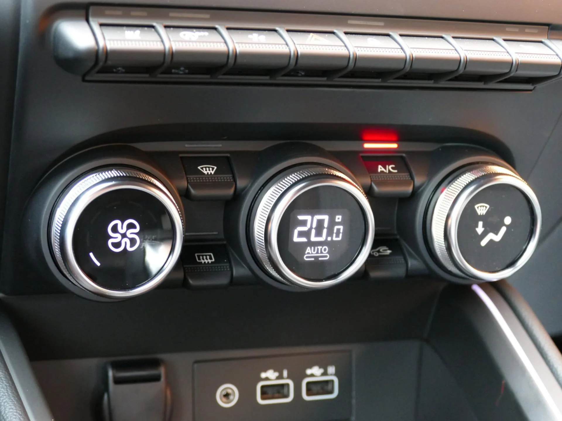 RENAULT CLIO - Miniature 15 sur 36 - Cliquer pour voir cette photo