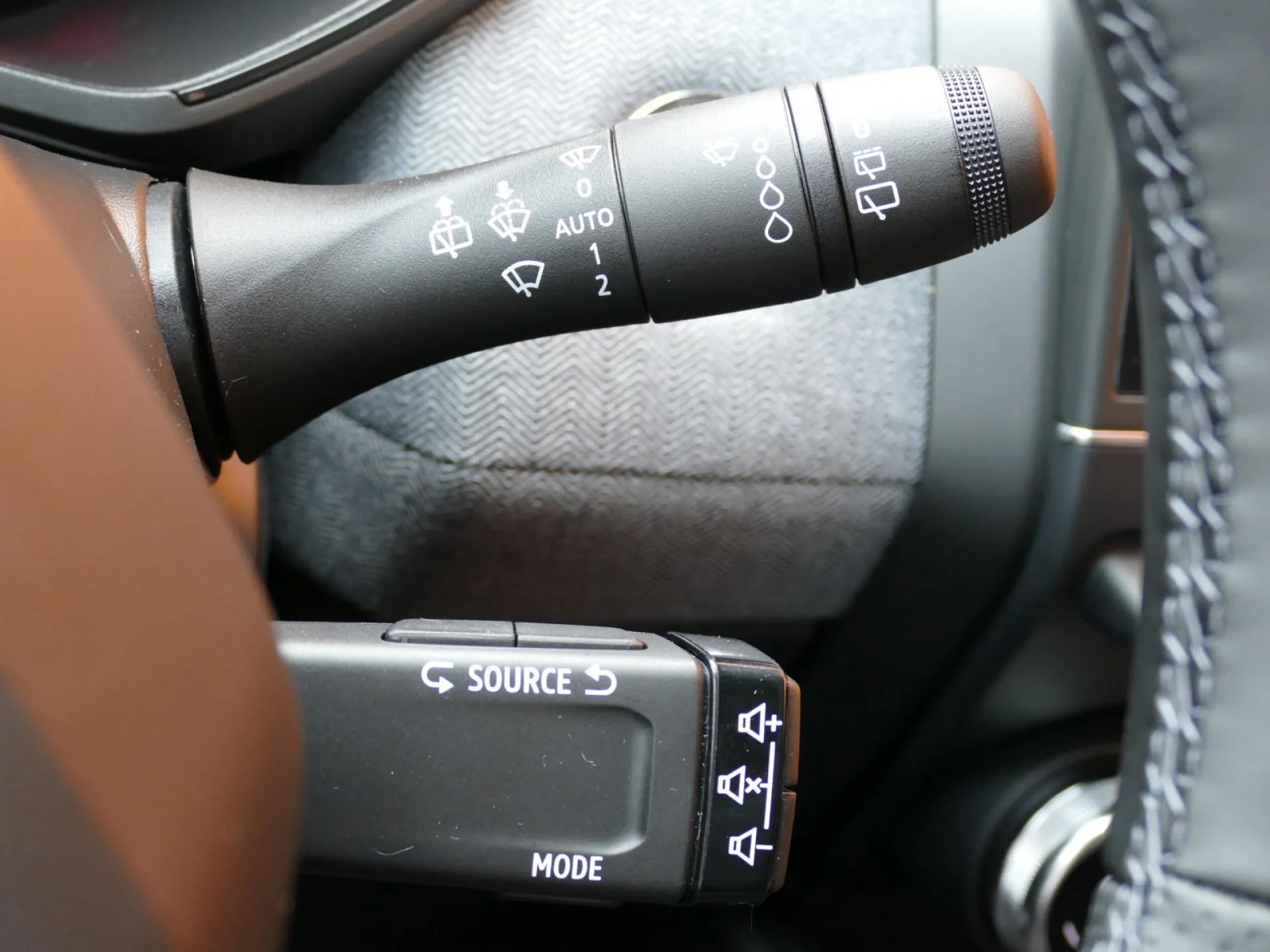 RENAULT CLIO - Miniature 30 sur 36 - Cliquer pour voir cette photo