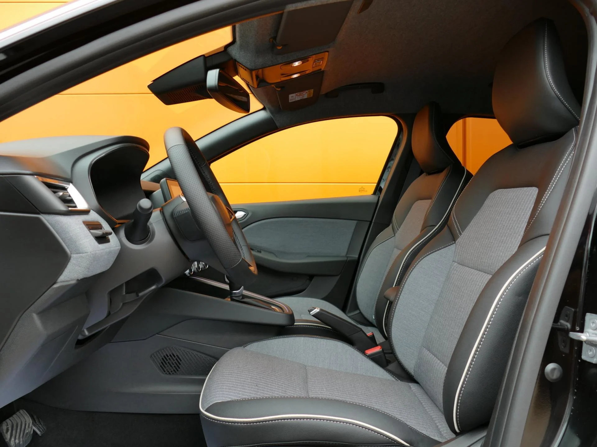 RENAULT CLIO - Miniature 6 sur 36 - Cliquer pour voir cette photo
