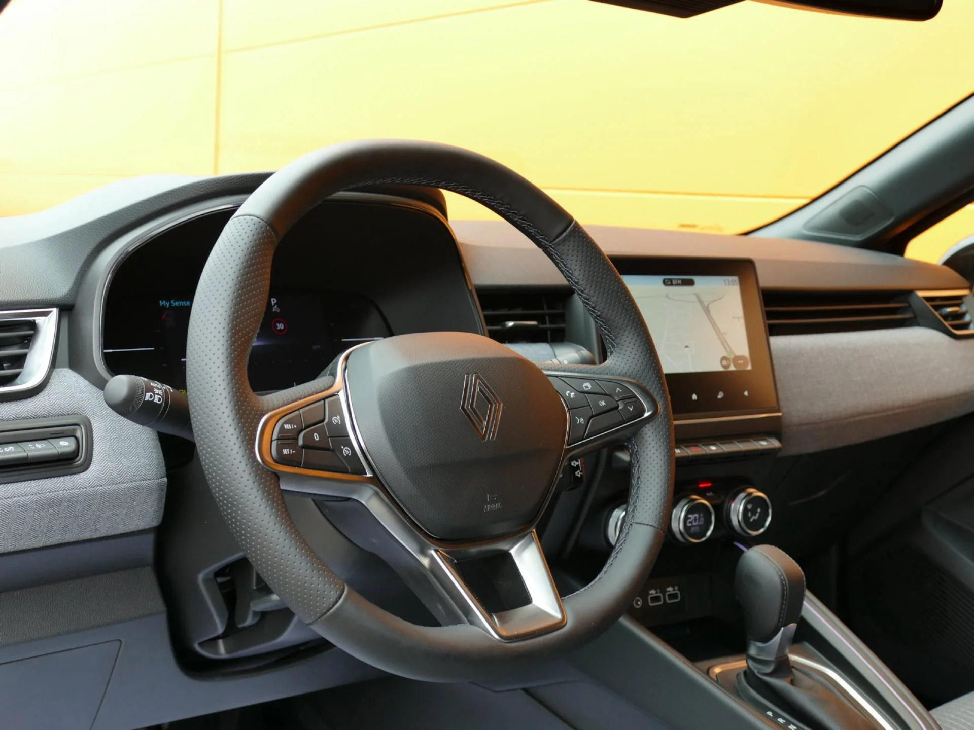 RENAULT CLIO - Miniature 16 sur 36 - Cliquer pour voir cette photo