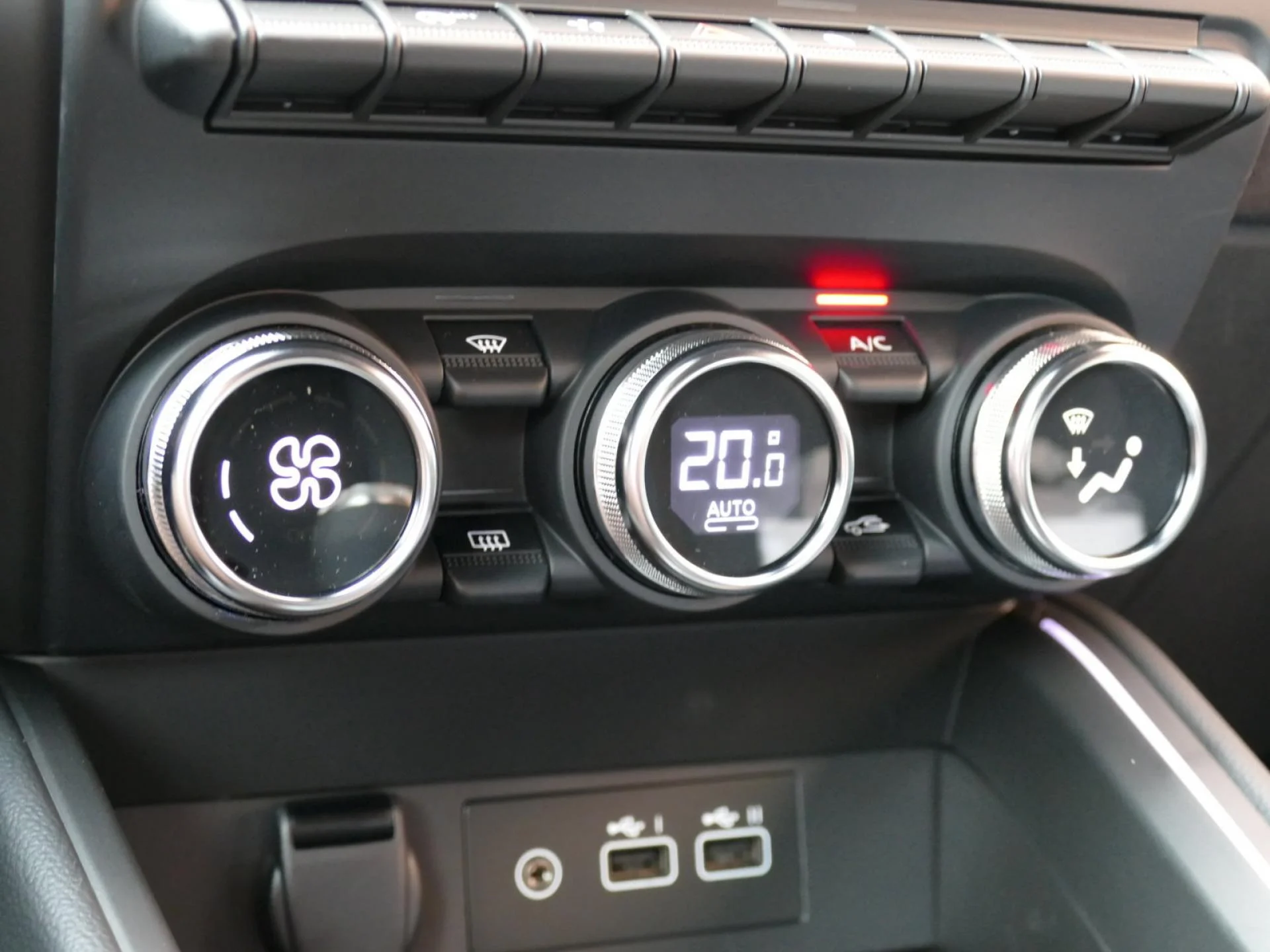 RENAULT CLIO - Miniature 16 sur 36 - Cliquer pour voir cette photo