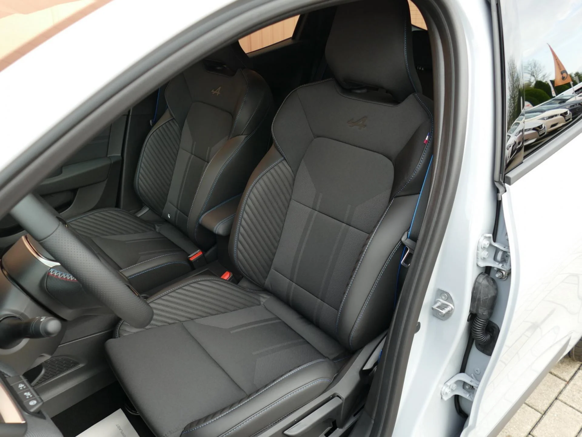 RENAULT CLIO - Miniature 7 sur 36 - Cliquer pour voir cette photo