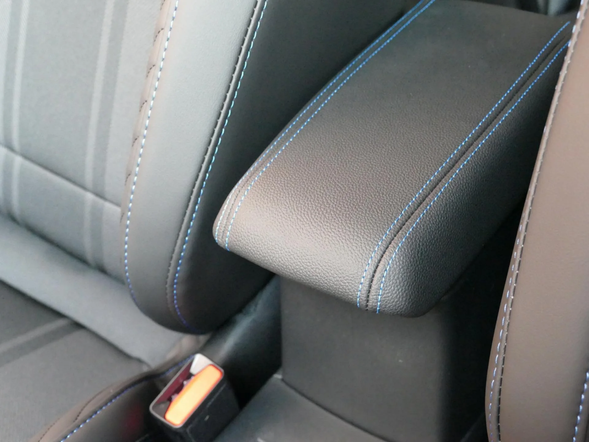 RENAULT CLIO - Miniature 25 sur 36 - Cliquer pour voir cette photo