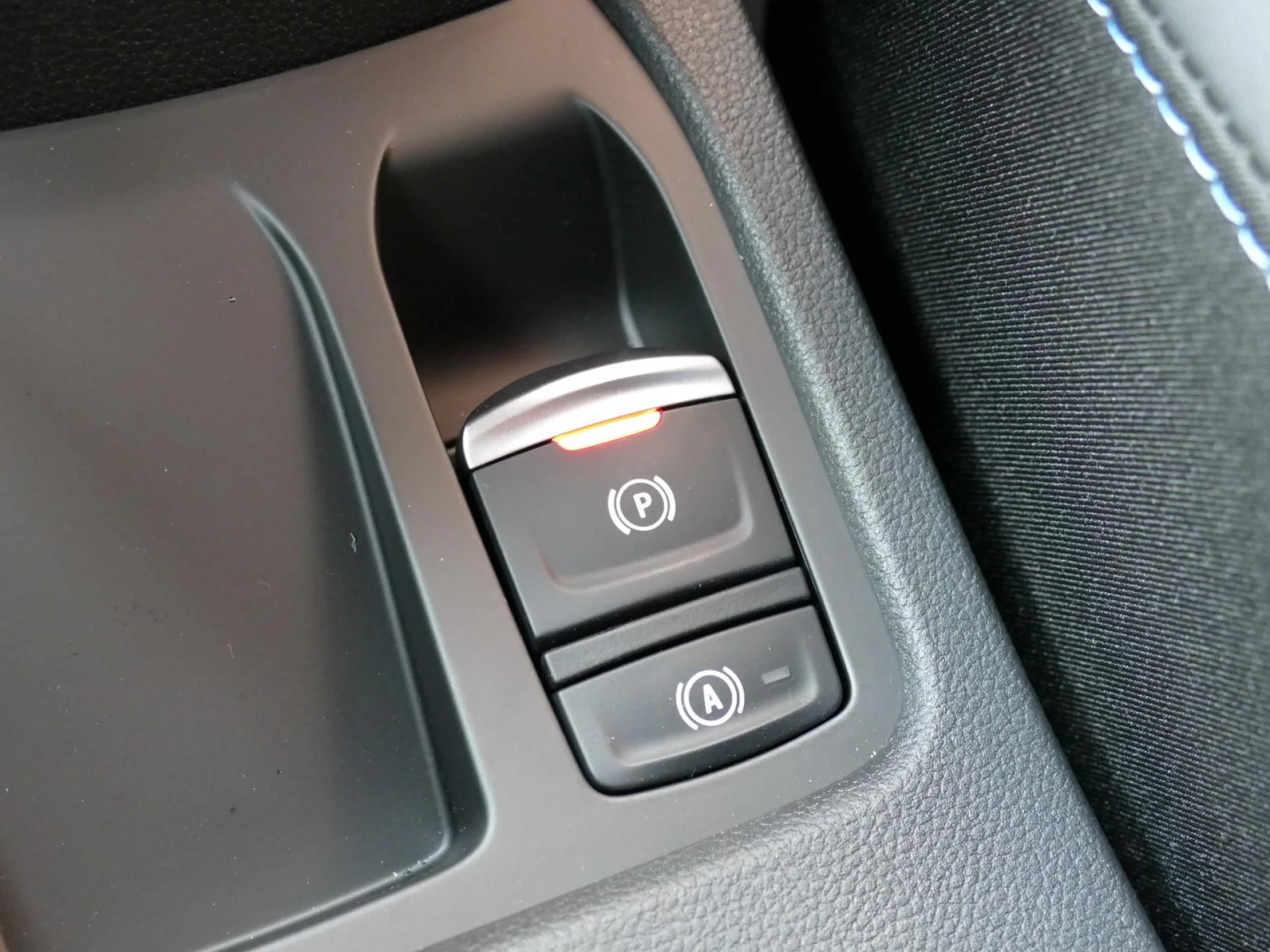 RENAULT CLIO - Miniature 22 sur 36 - Cliquer pour voir cette photo