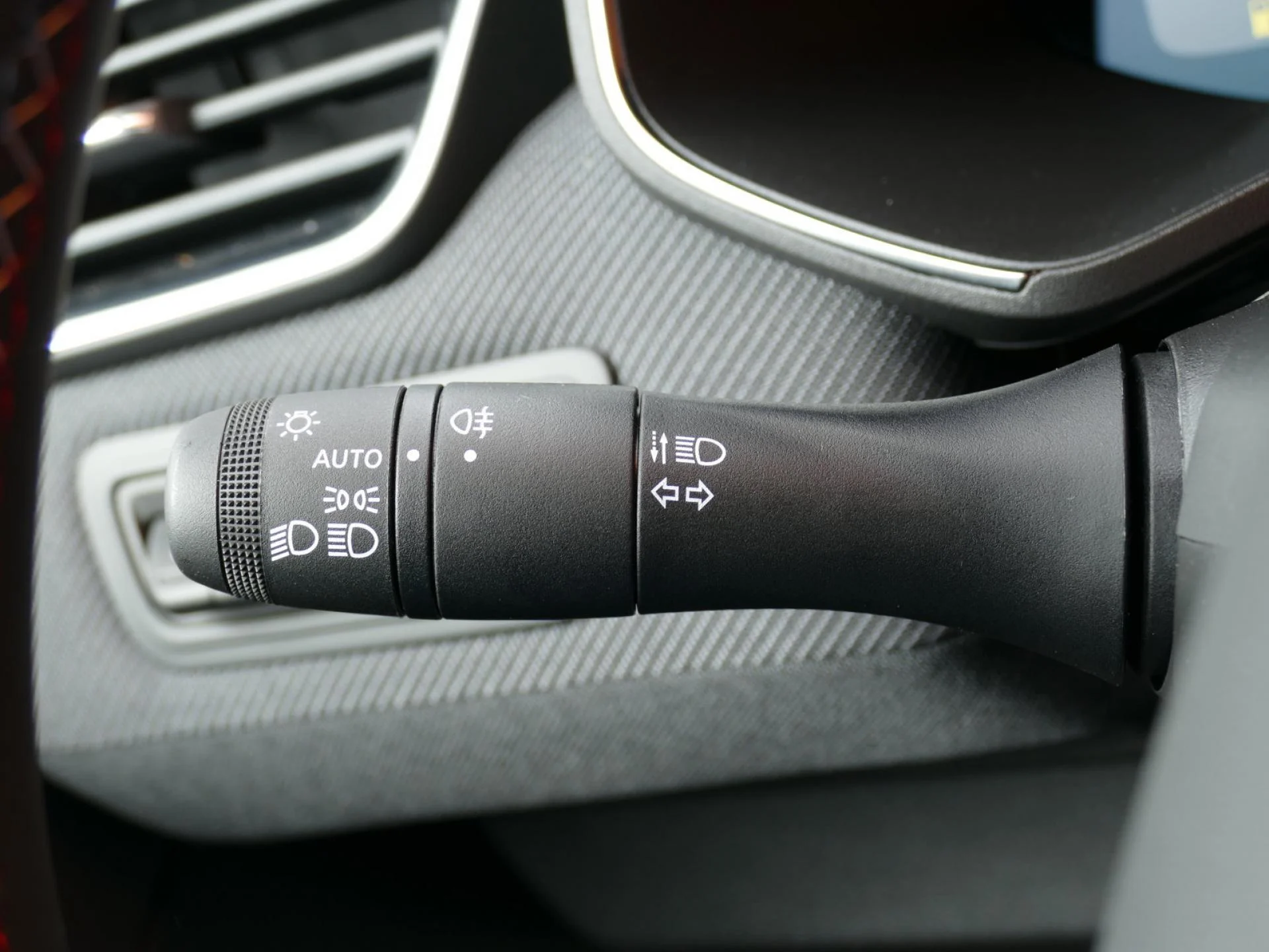 RENAULT CLIO - Miniature 25 sur 34 - Cliquer pour voir cette photo