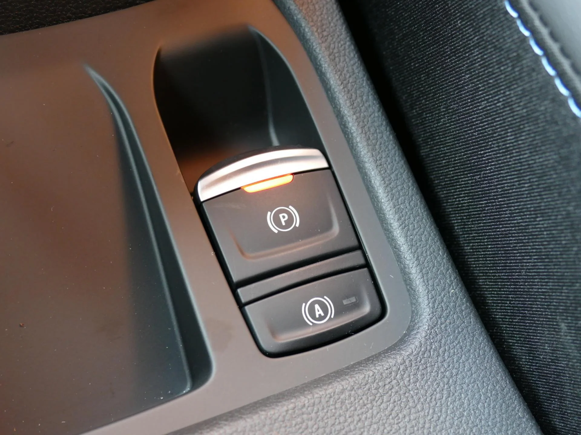 RENAULT CLIO - Miniature 21 sur 34 - Cliquer pour voir cette photo