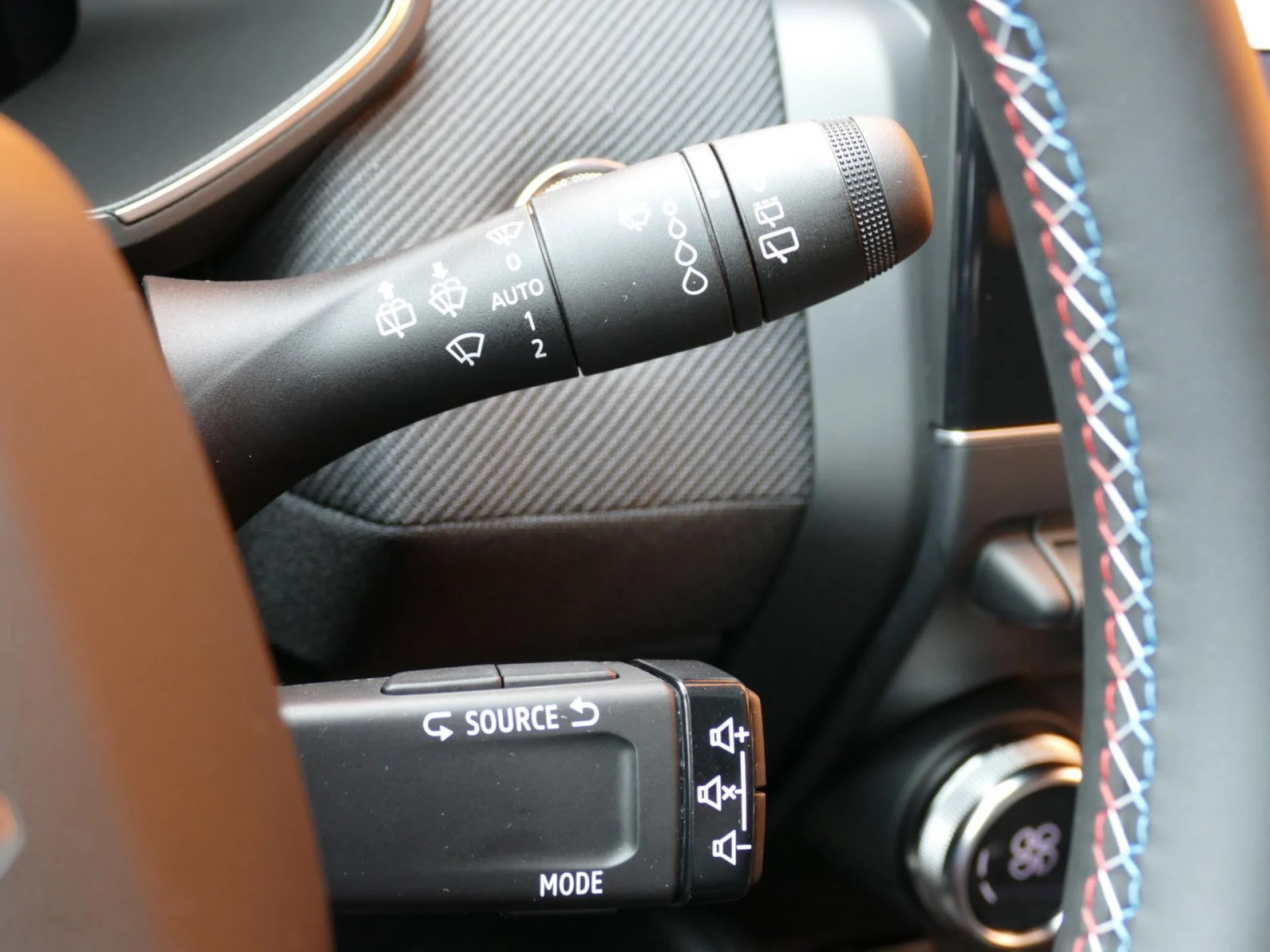 RENAULT CLIO - Miniature 26 sur 34 - Cliquer pour voir cette photo