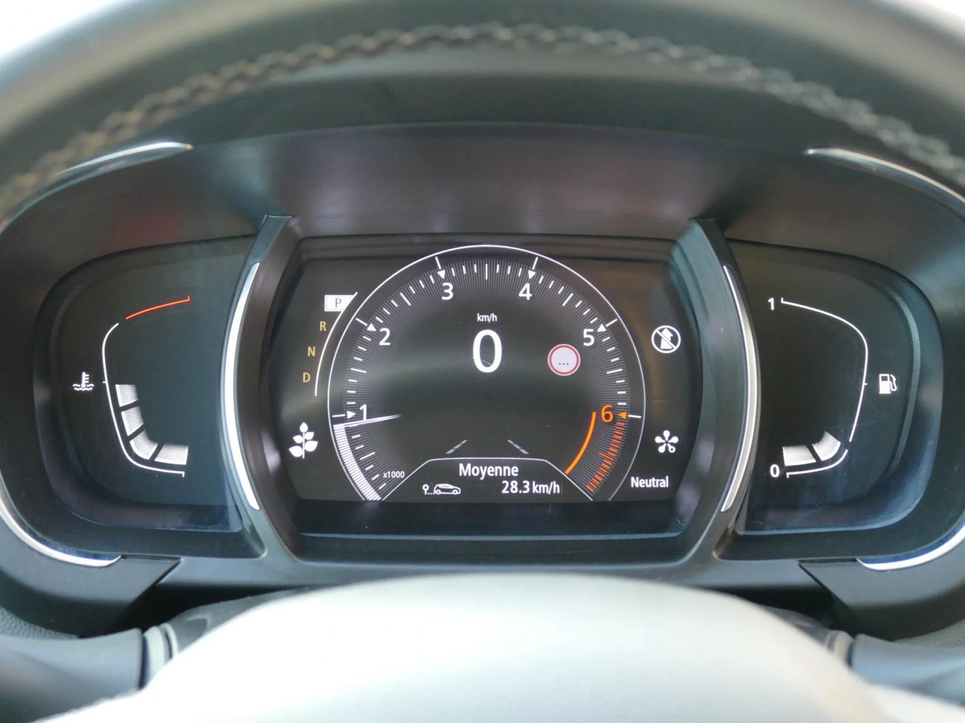 RENAULT GRAND SCENIC - Miniature 15 sur 30 - Cliquer pour voir cette photo