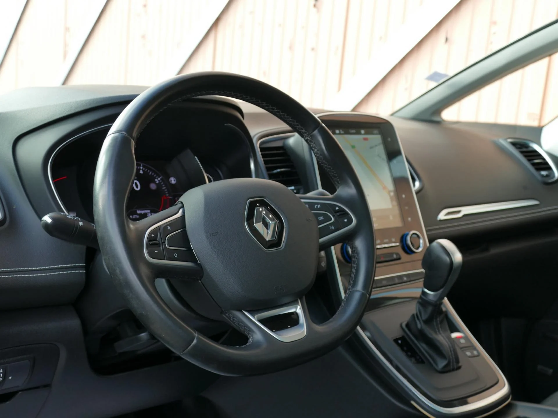 RENAULT GRAND SCENIC - Miniature 14 sur 30 - Cliquer pour voir cette photo