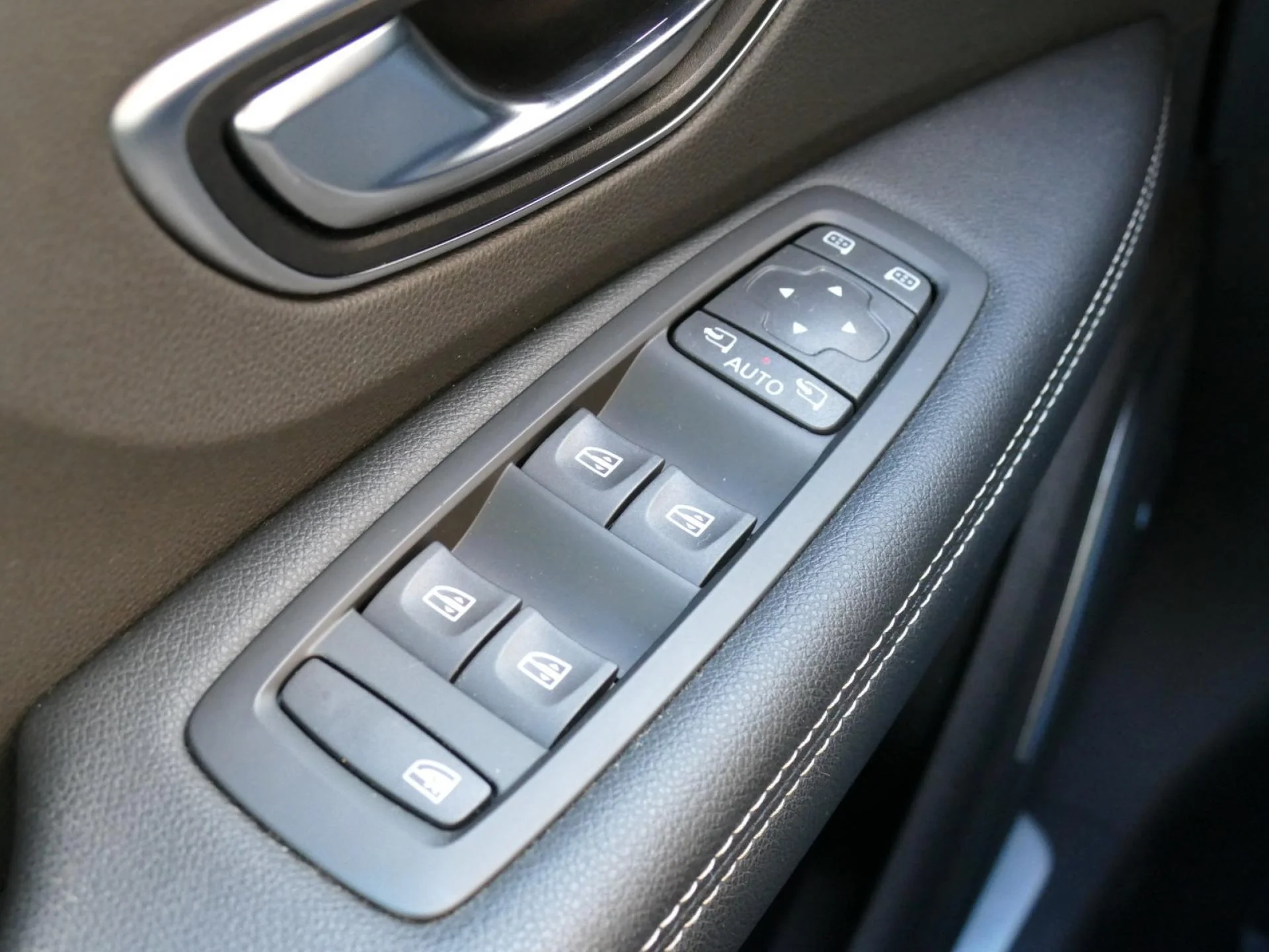 RENAULT GRAND SCENIC - Miniature 18 sur 30 - Cliquer pour voir cette photo