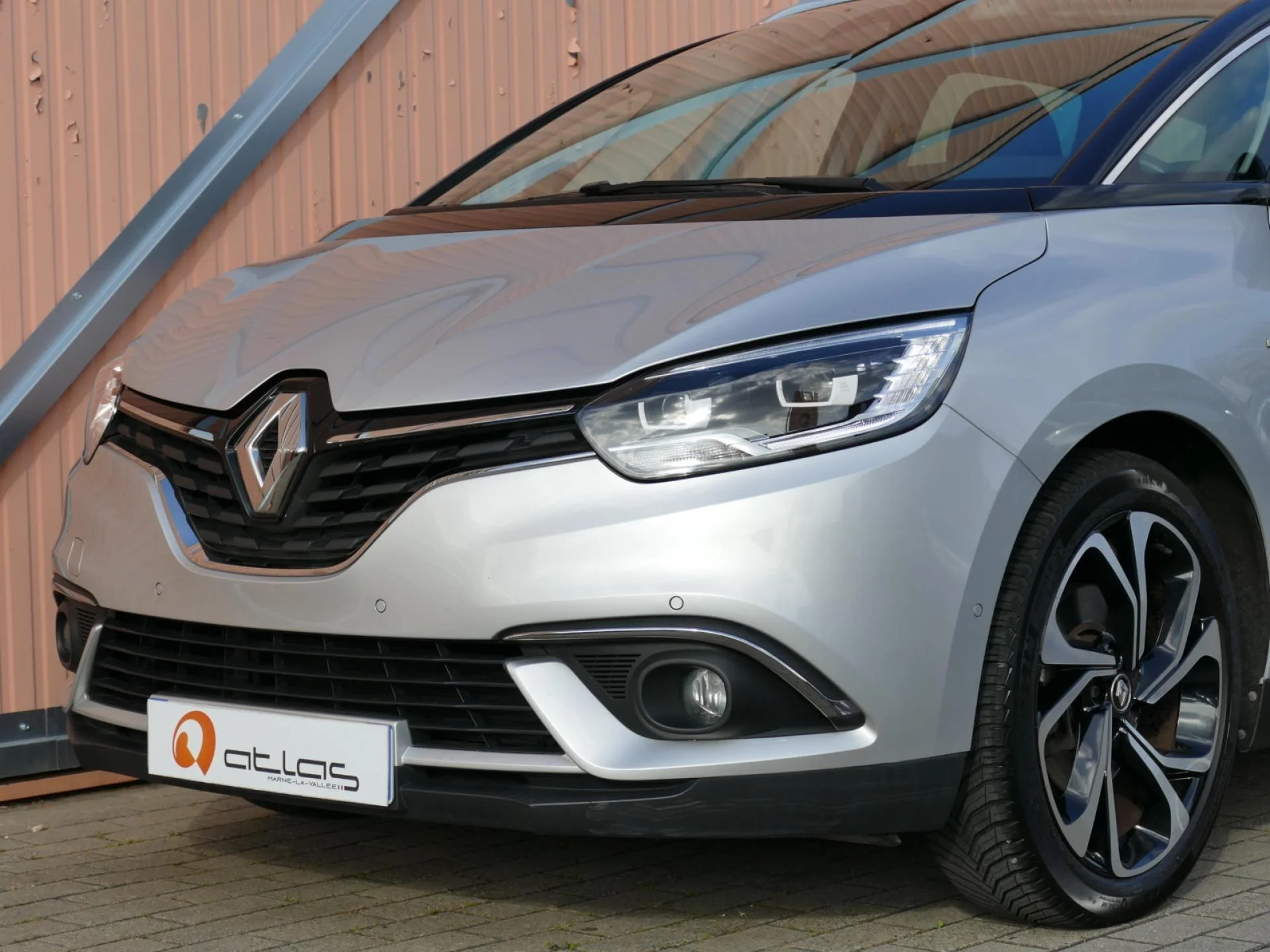 RENAULT GRAND SCENIC - Miniature 24 sur 30 - Cliquer pour voir cette photo