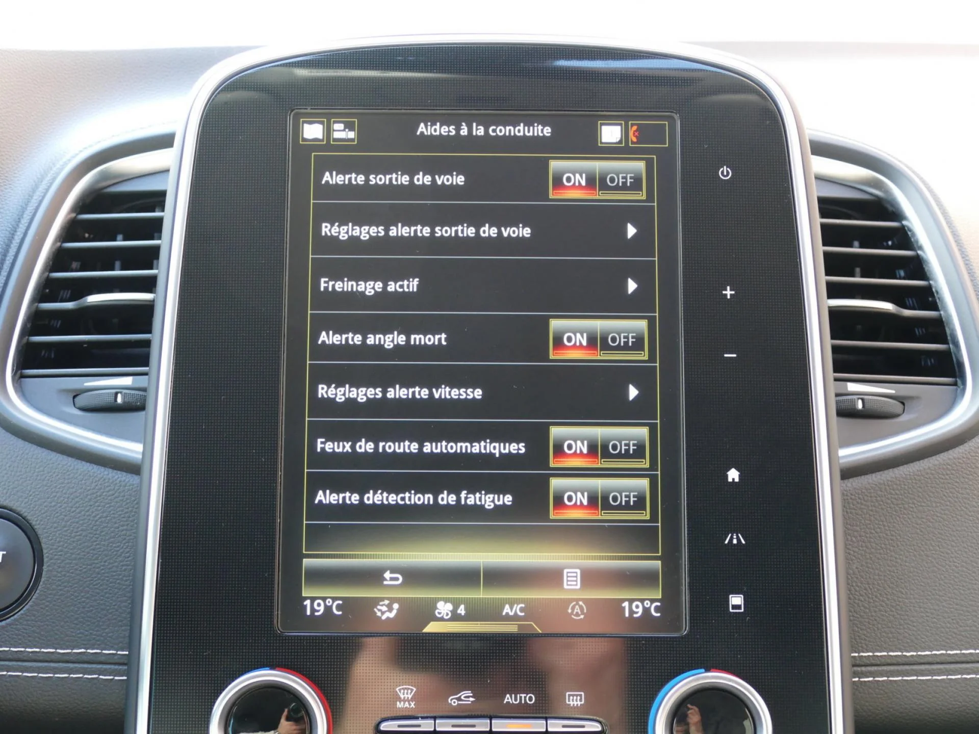 RENAULT GRAND SCENIC - Miniature 11 sur 30 - Cliquer pour voir cette photo