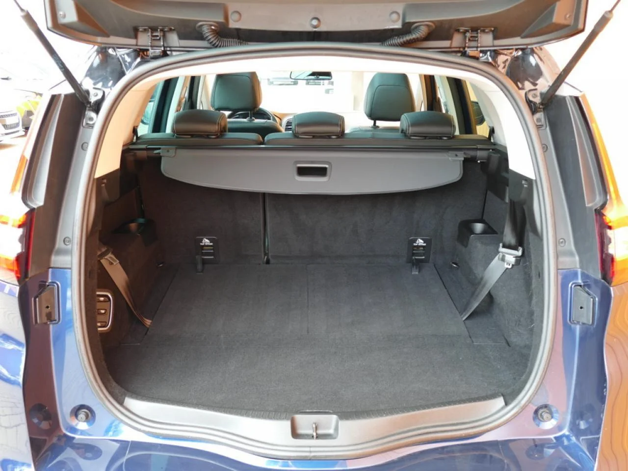 RENAULT GRAND SCENIC - Miniature 5 sur 13 - Cliquer pour voir cette photo